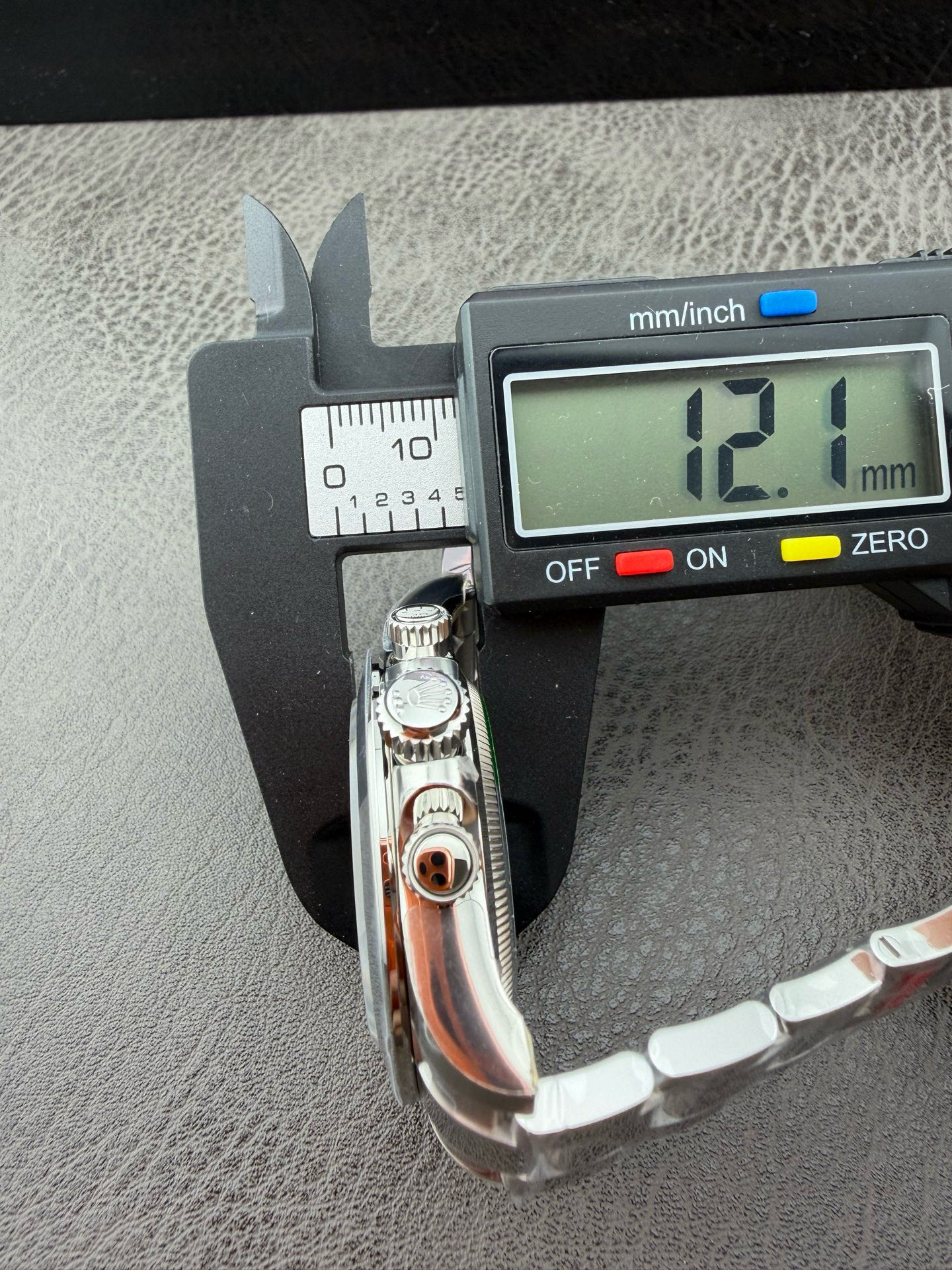 High Quality Replica Detail Shot