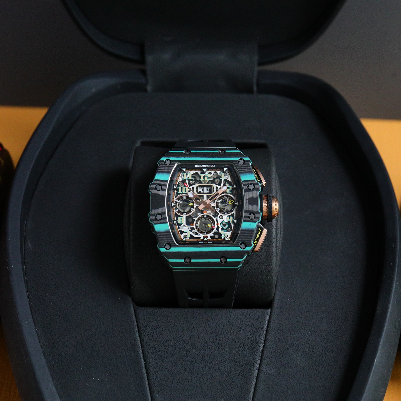 High Quality Replica Detail Shot