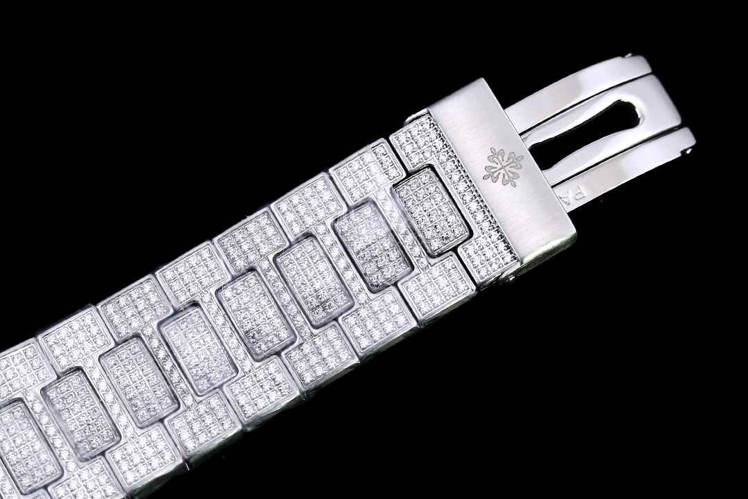 High Quality Replica Detail Shot