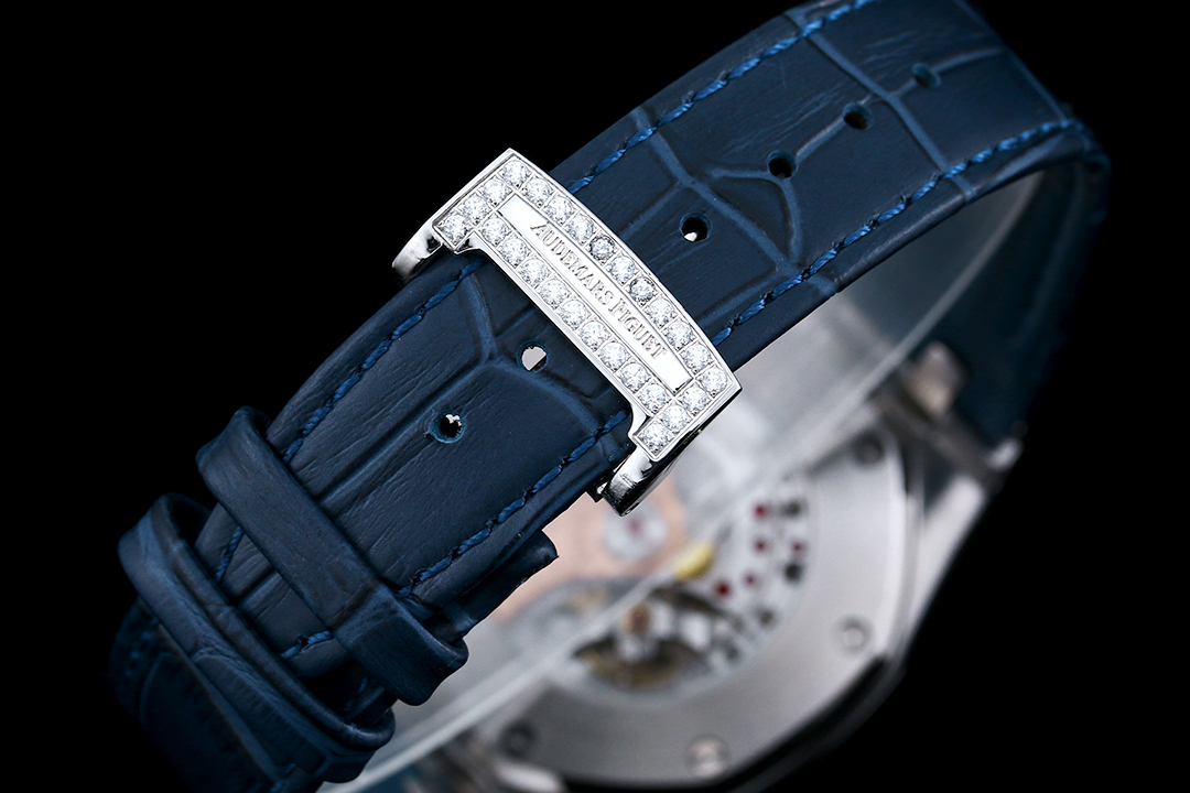 High Quality Replica Detail Shot