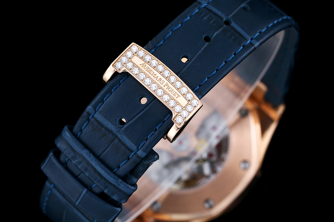 High Quality Replica Detail Shot