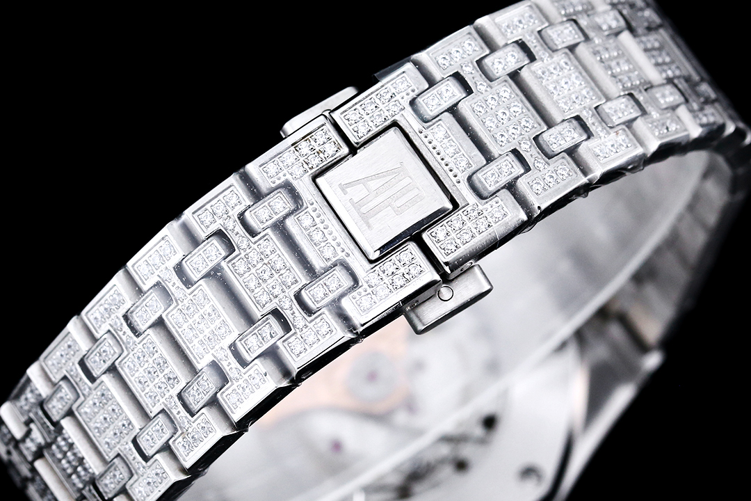 High Quality Replica Detail Shot