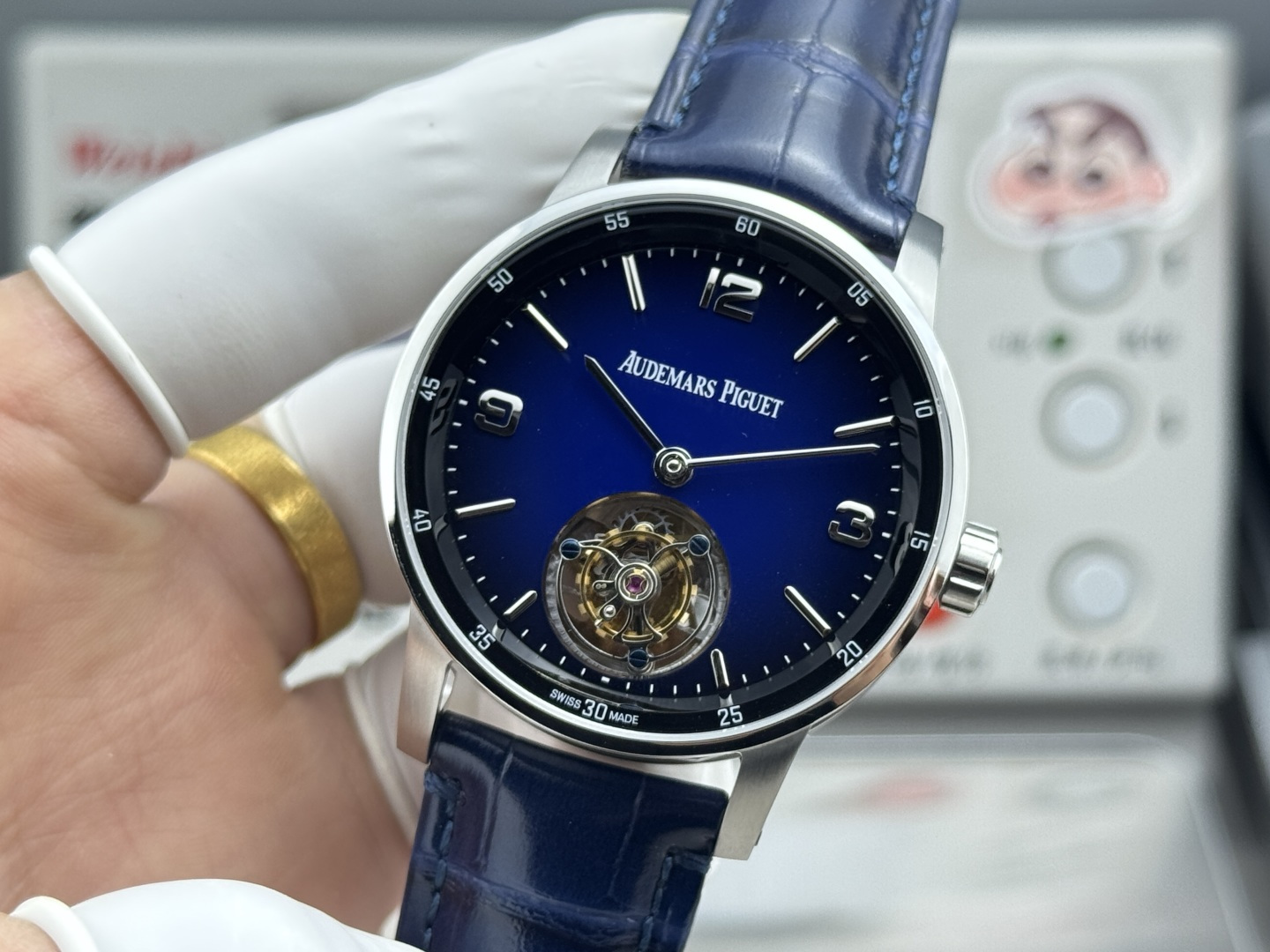 High Quality Replica Detail Shot