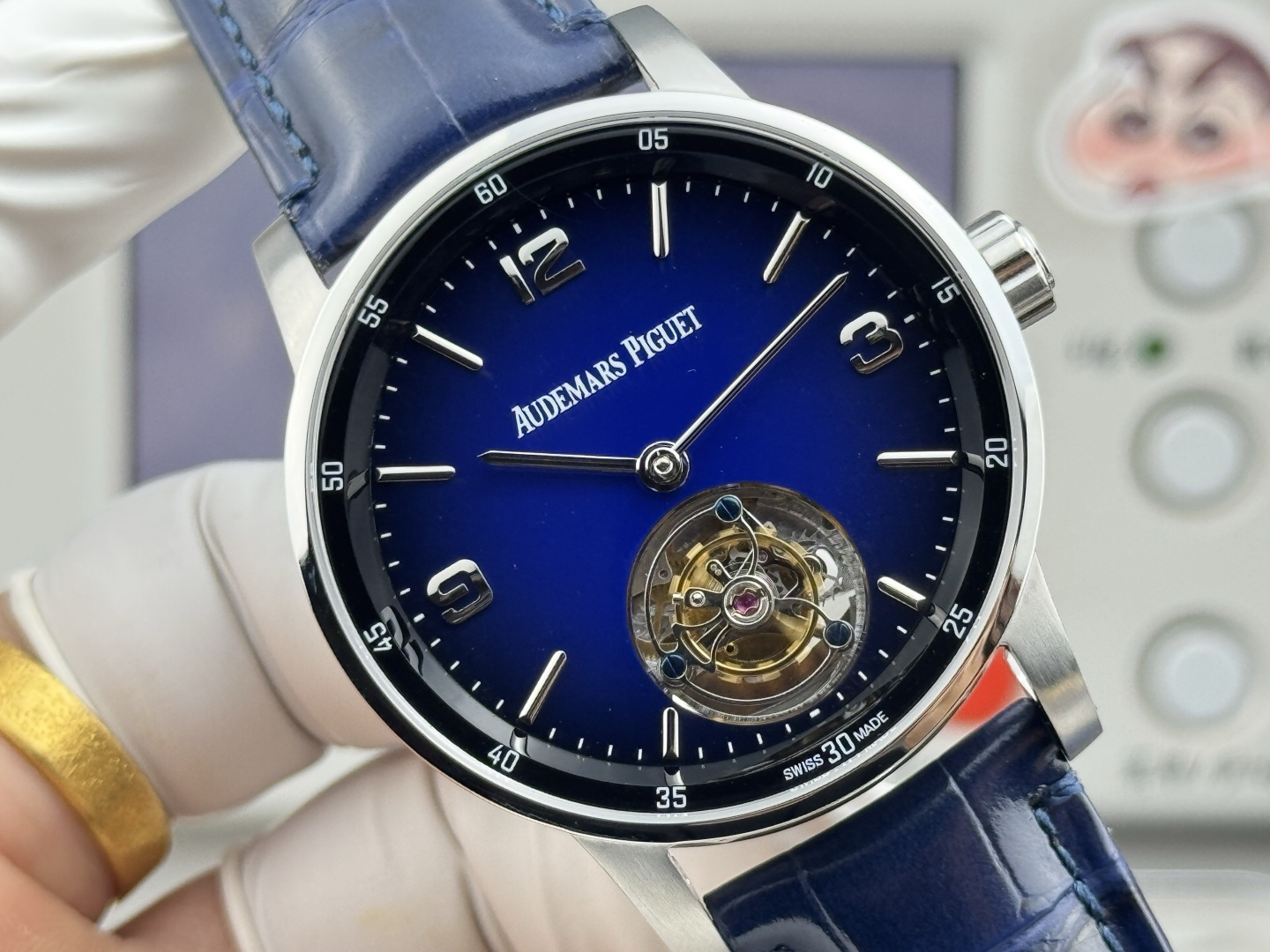 High Quality Replica Detail Shot