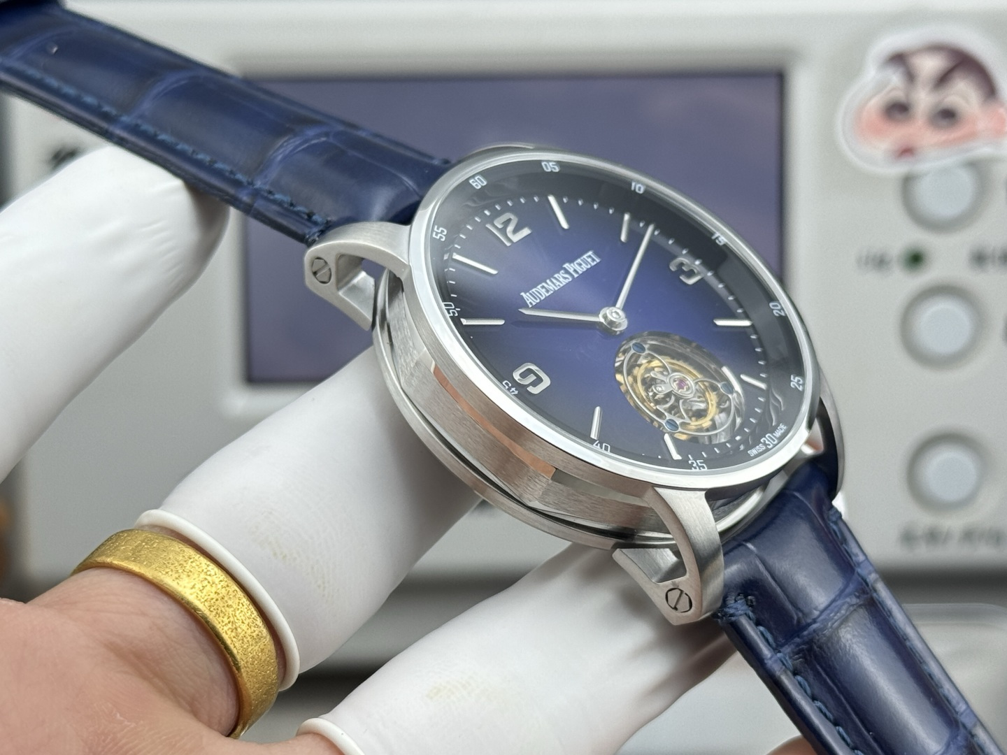 High Quality Replica Detail Shot