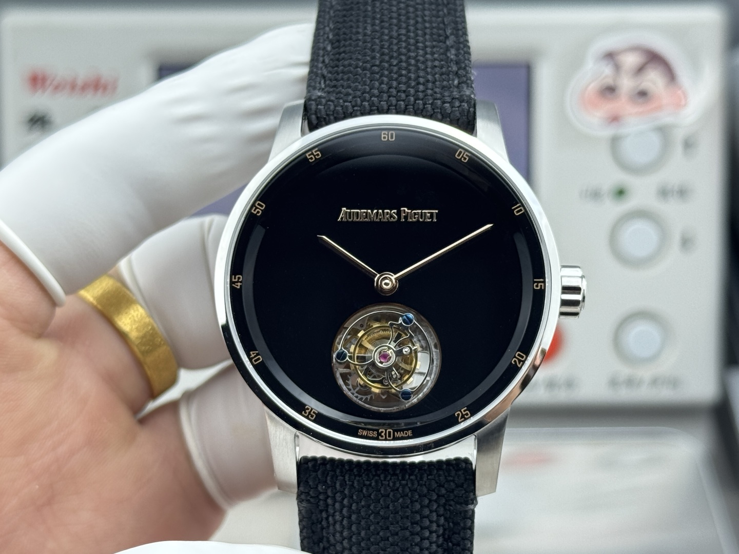 High Quality Replica Detail Shot