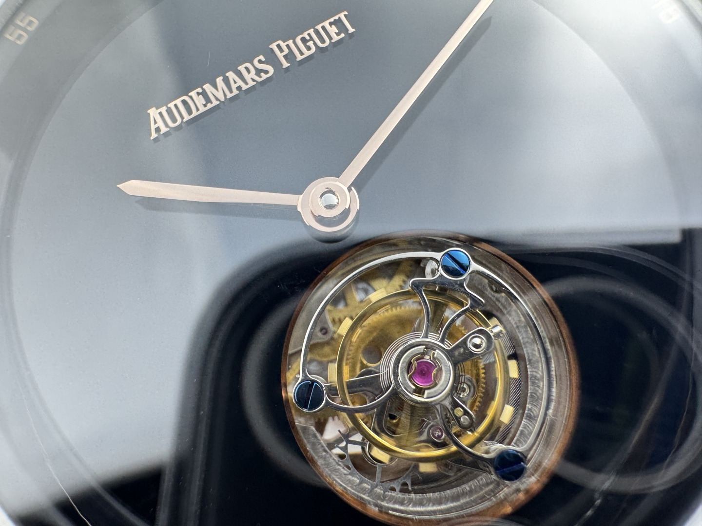 High Quality Replica Detail Shot