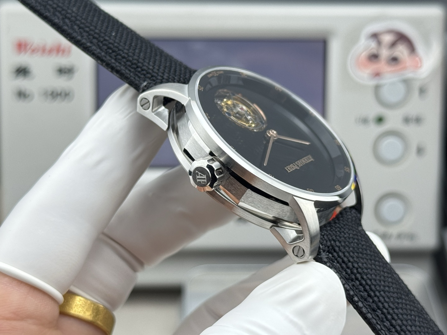 High Quality Replica Detail Shot