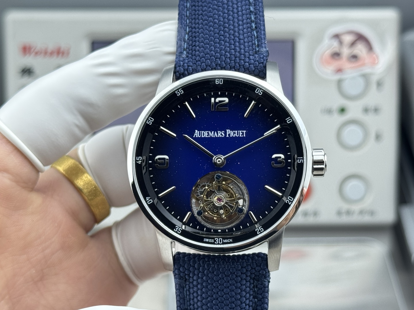 High Quality Replica Detail Shot