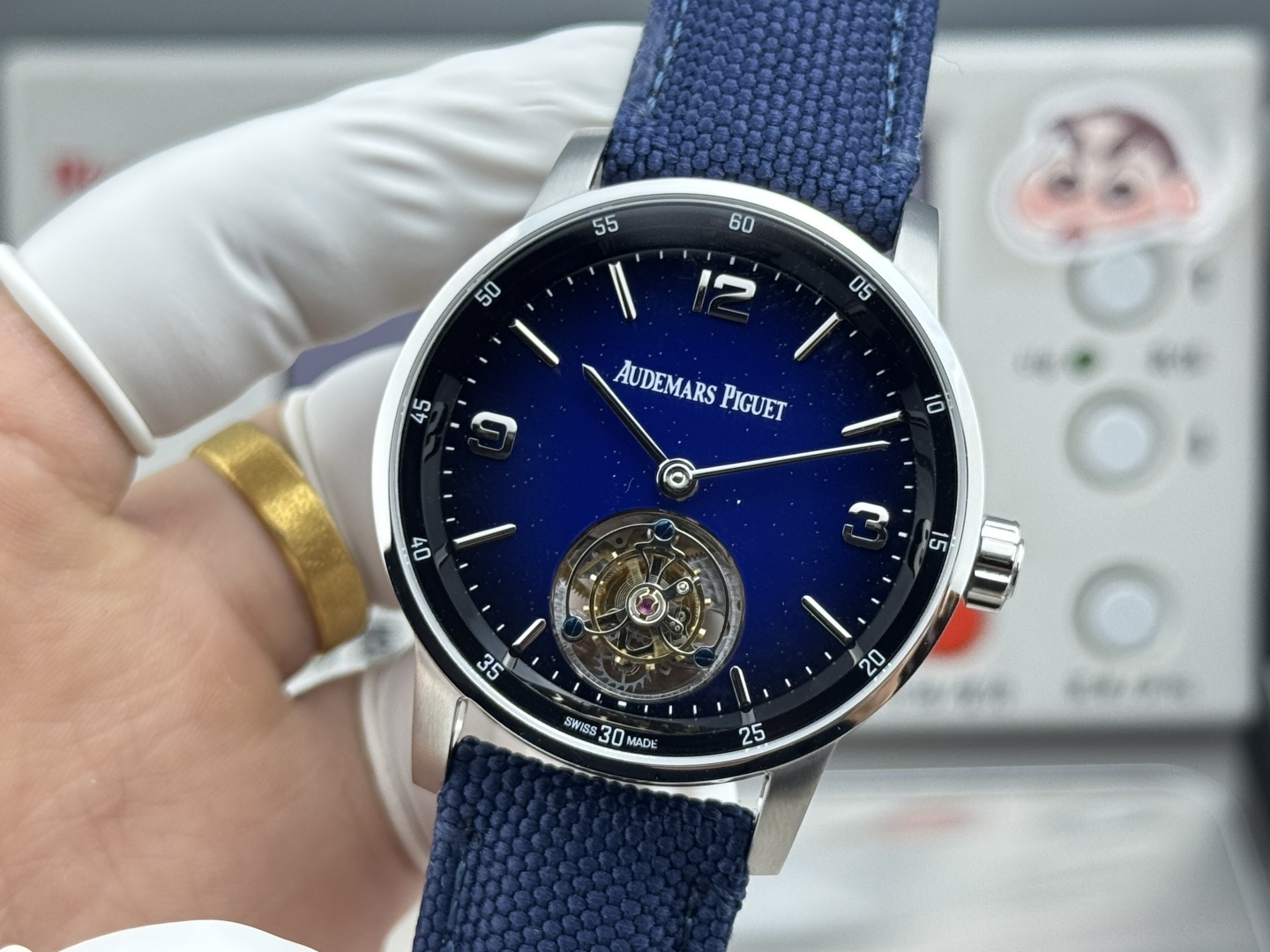 High Quality Replica Detail Shot