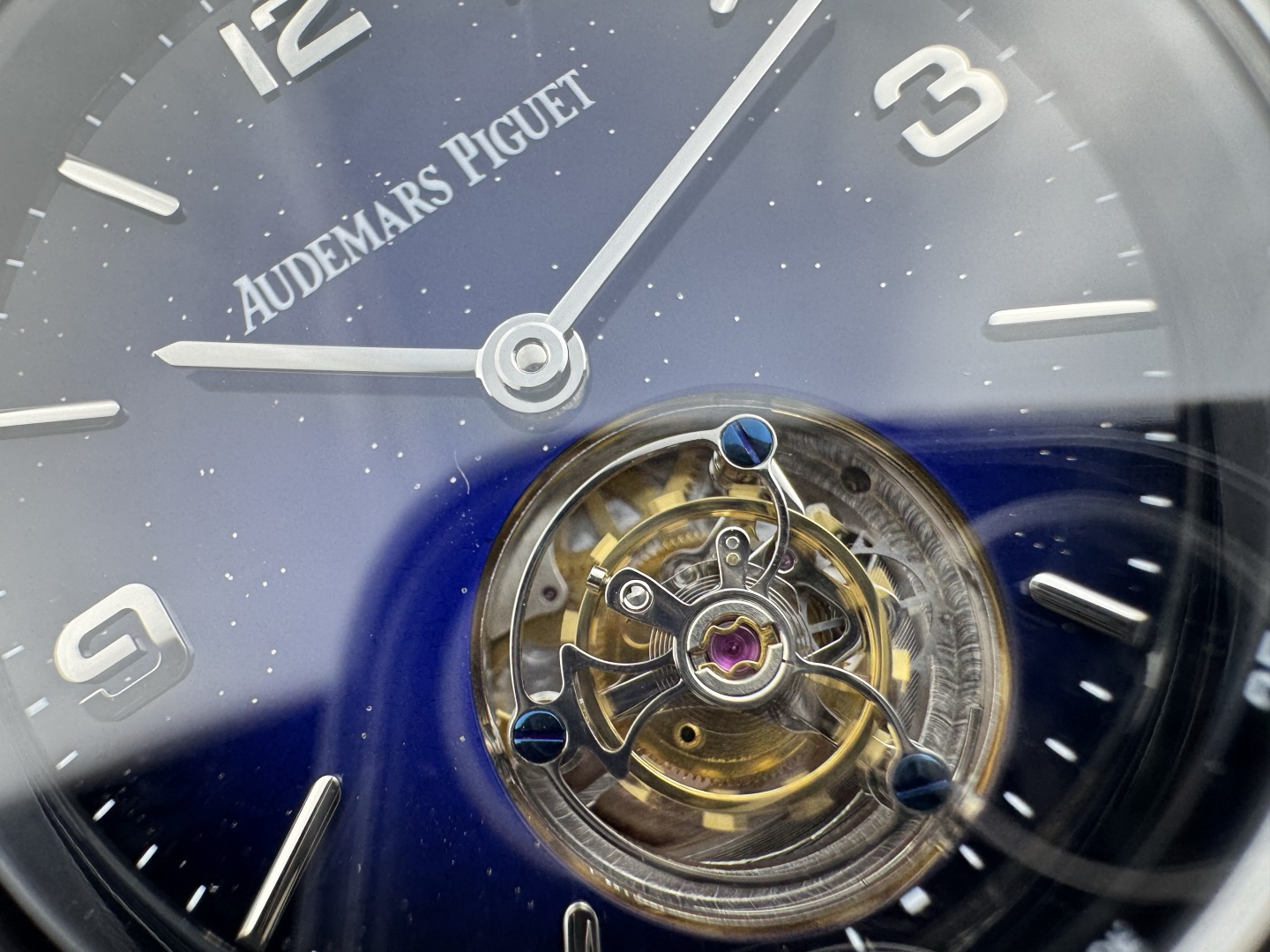 High Quality Replica Detail Shot