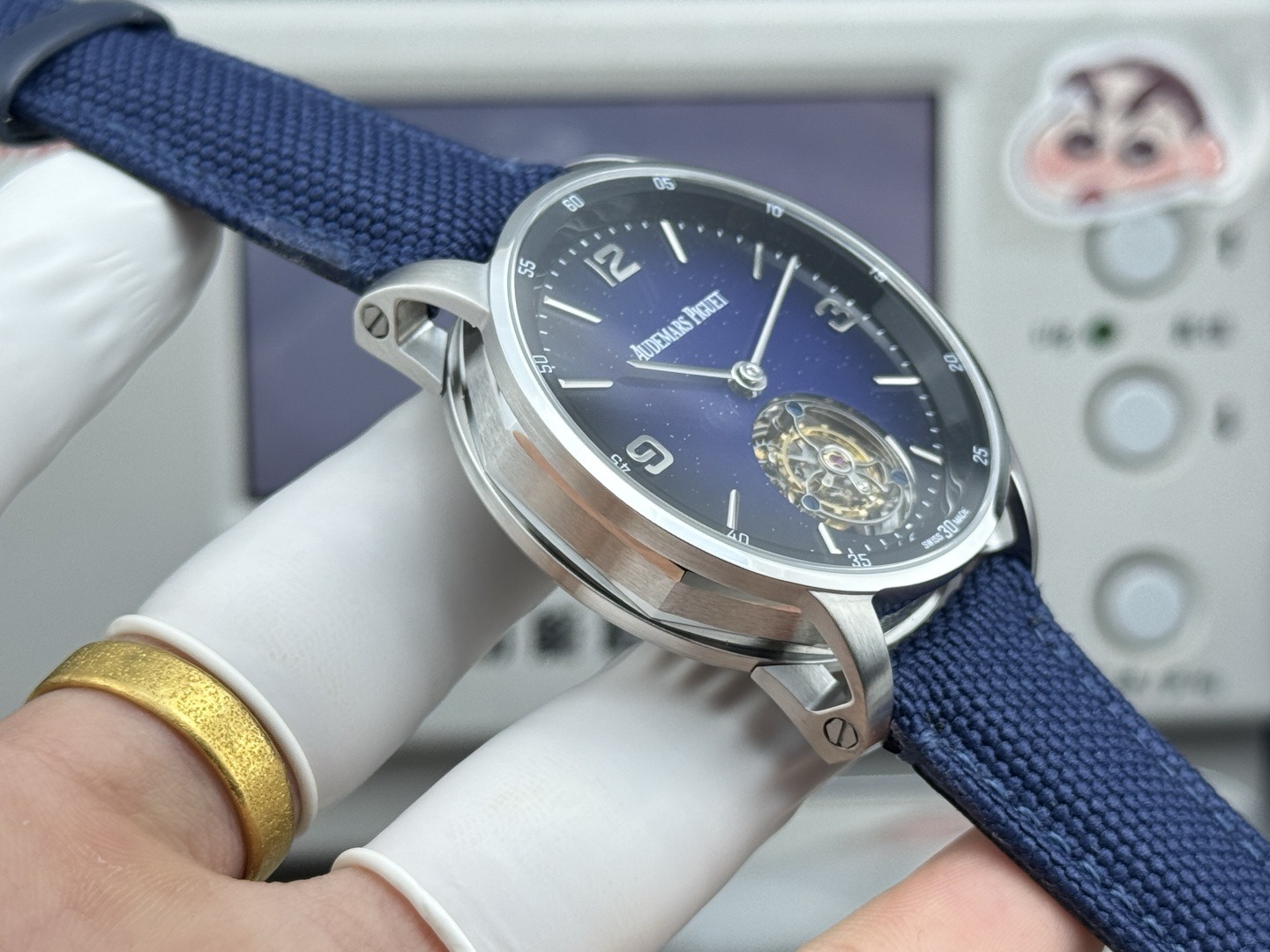 High Quality Replica Detail Shot