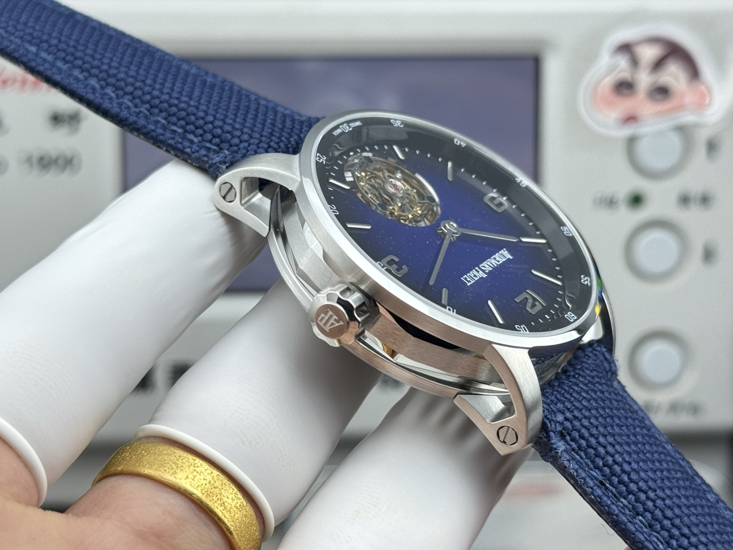 High Quality Replica Detail Shot