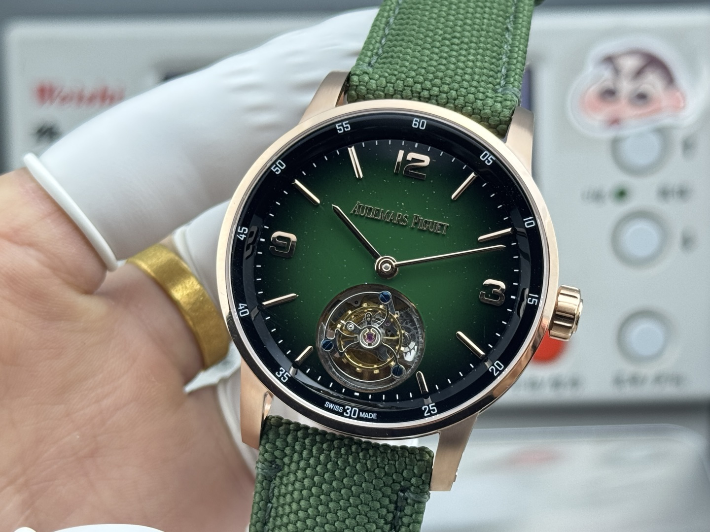 High Quality Replica Detail Shot