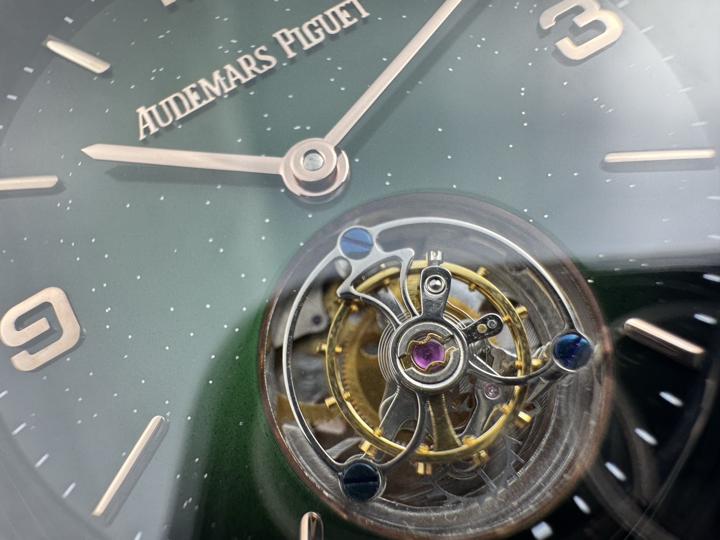 High Quality Replica Detail Shot