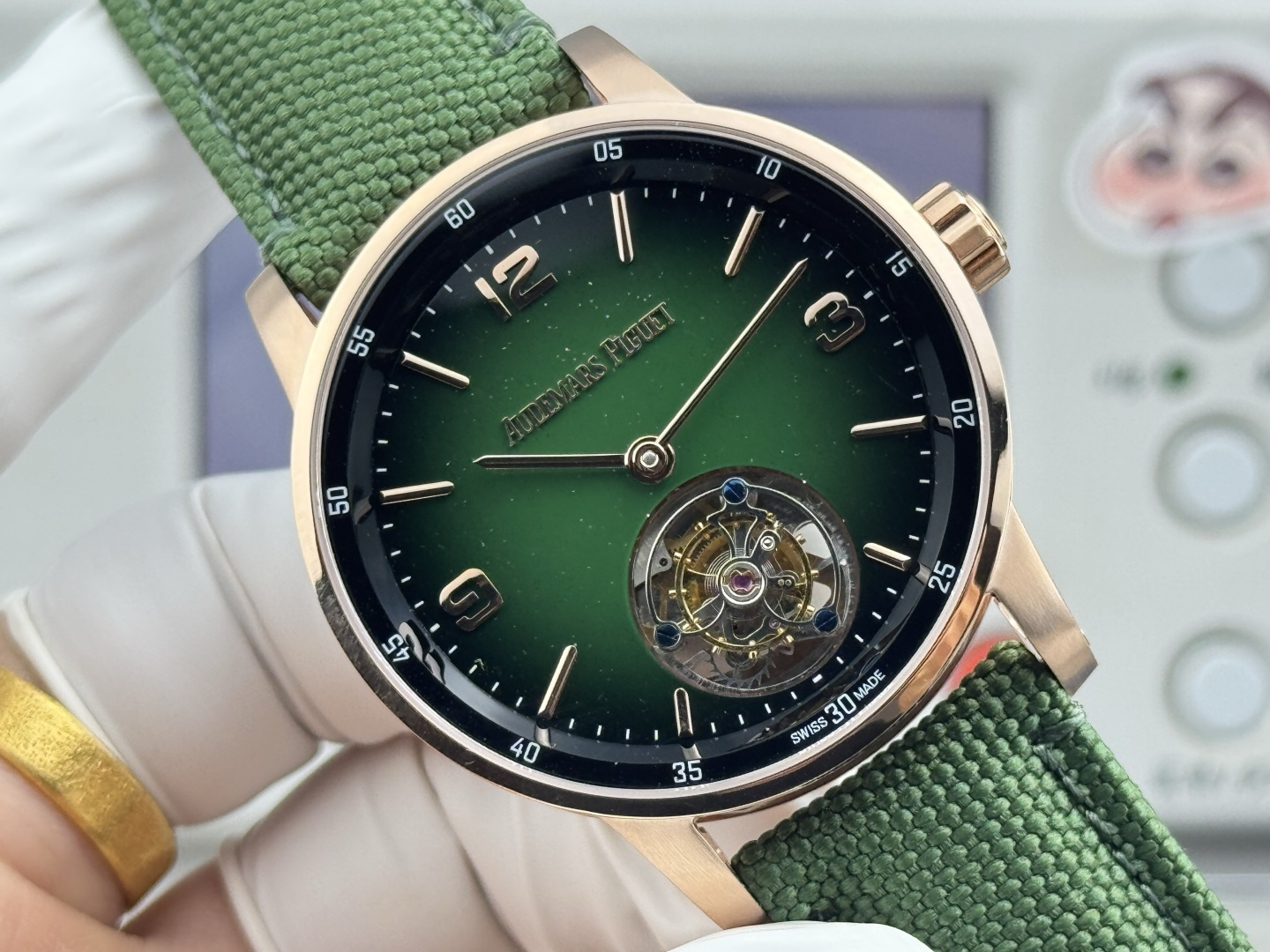 High Quality Replica Detail Shot