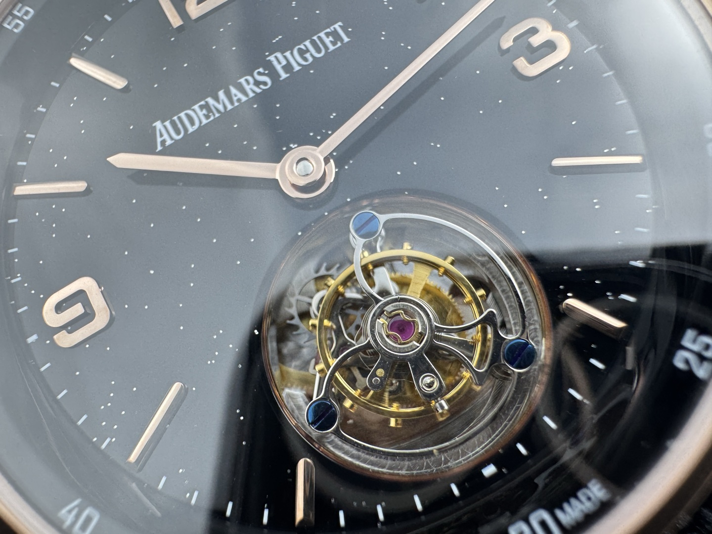 High Quality Replica Detail Shot