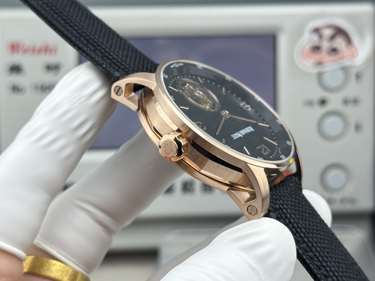 High Quality Replica Detail Shot