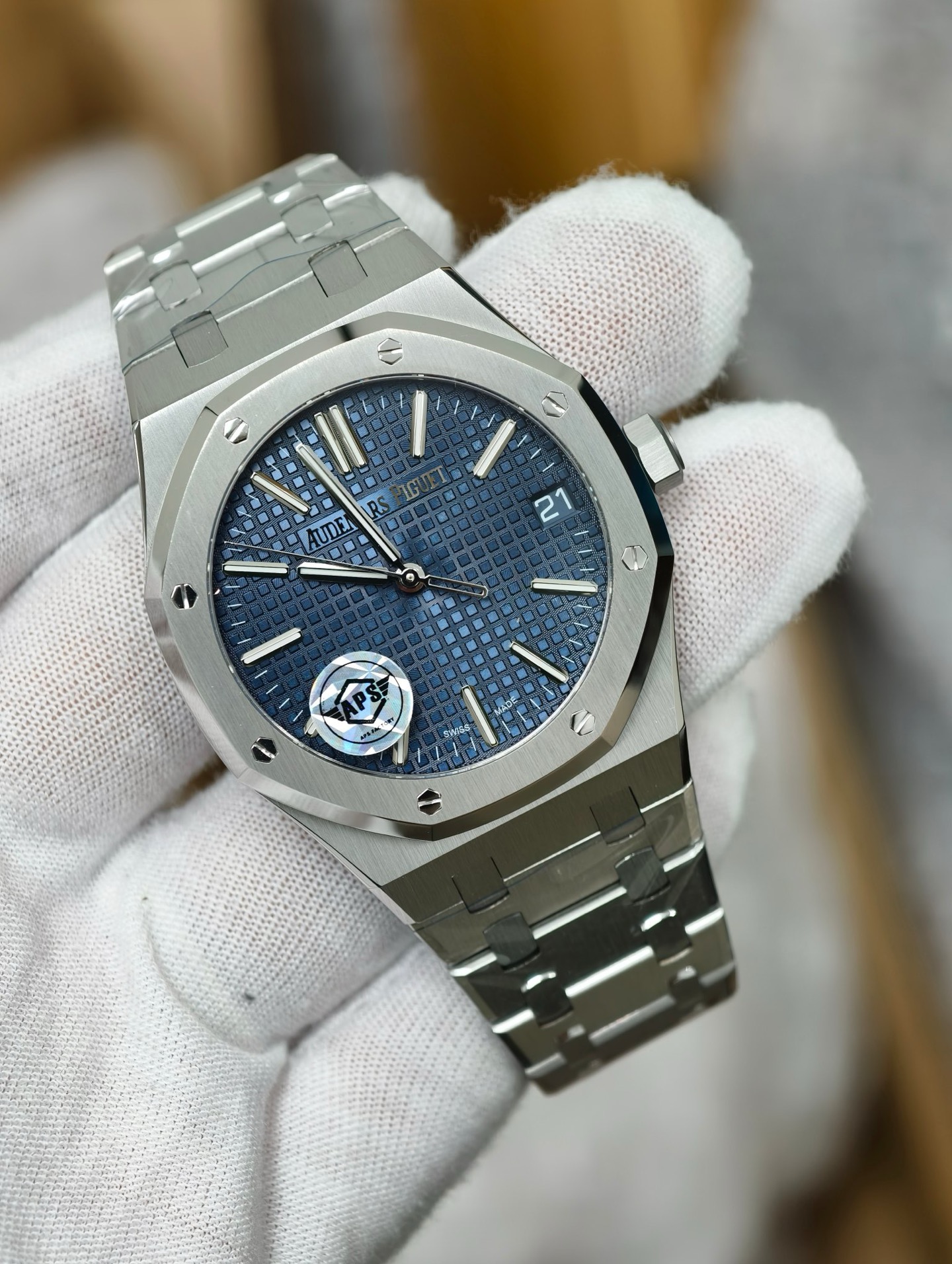 High Quality Replica Detail Shot