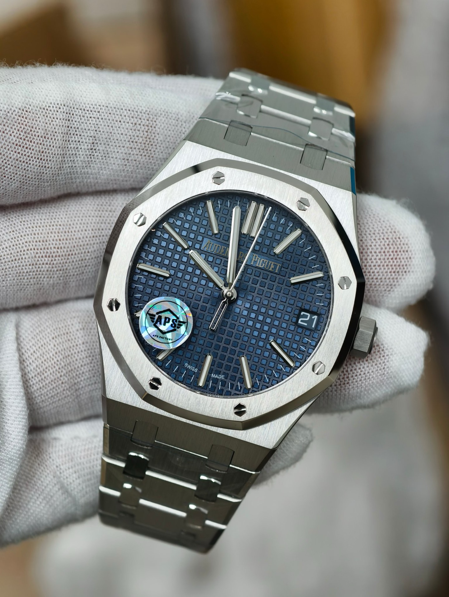 High Quality Replica Detail Shot