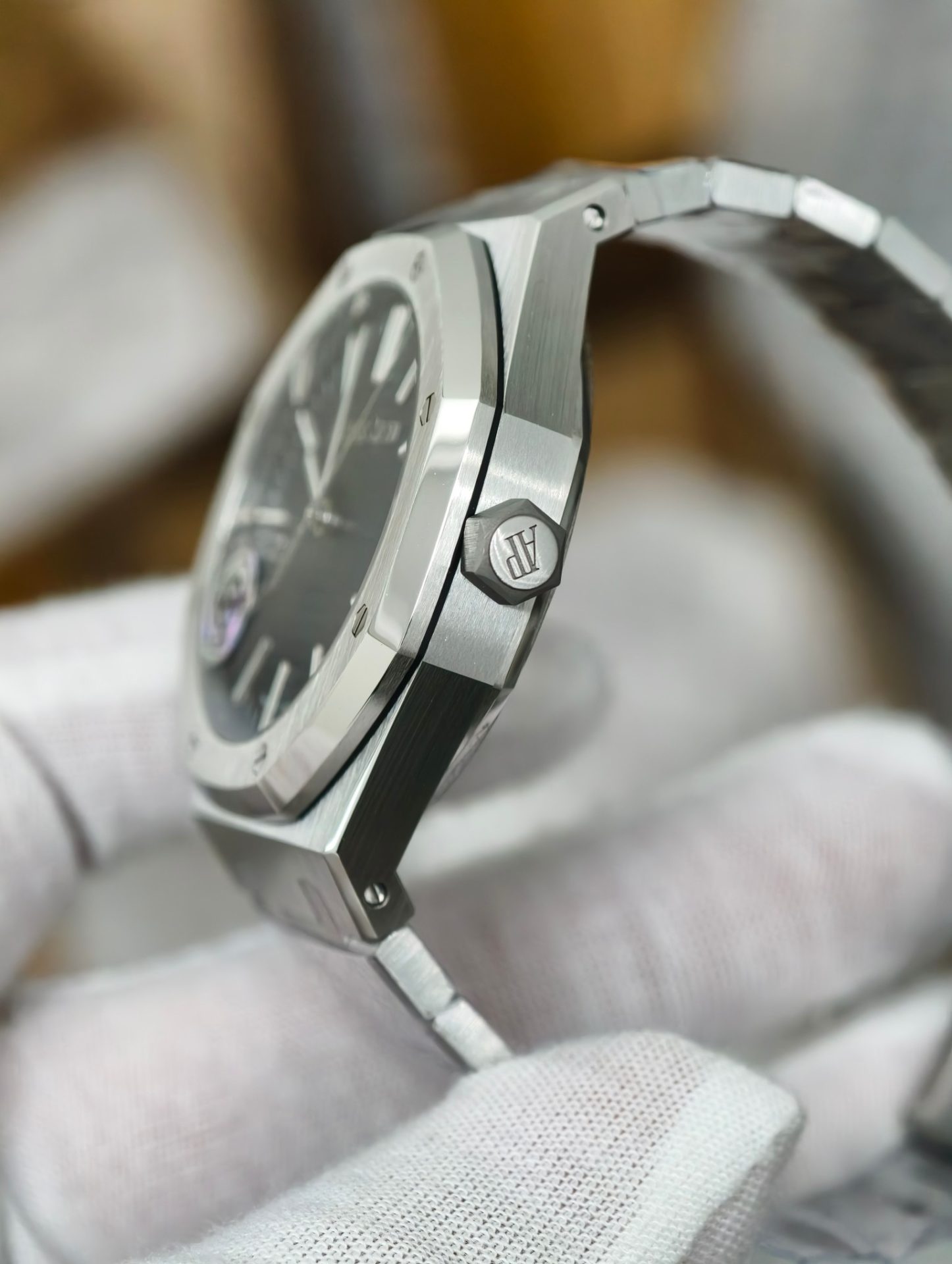 High Quality Replica Detail Shot