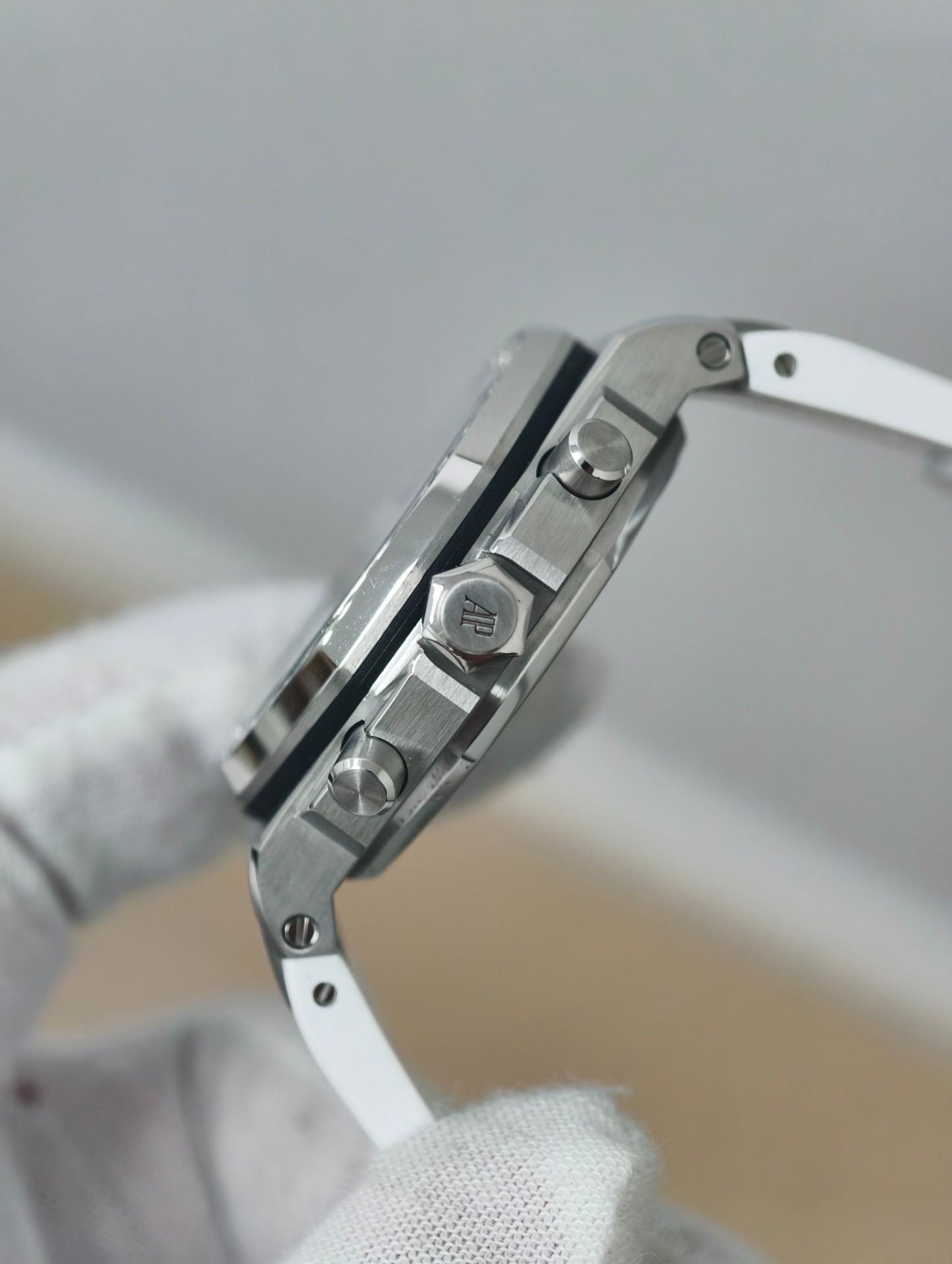 High Quality Replica Detail Shot