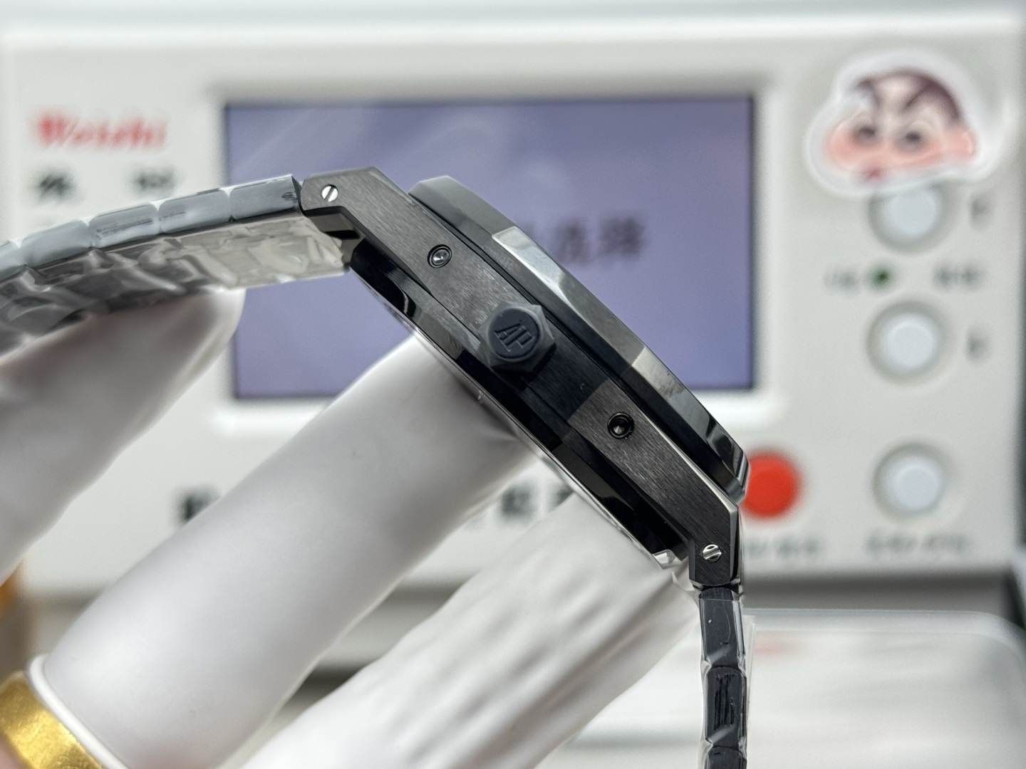 High Quality Replica Detail Shot