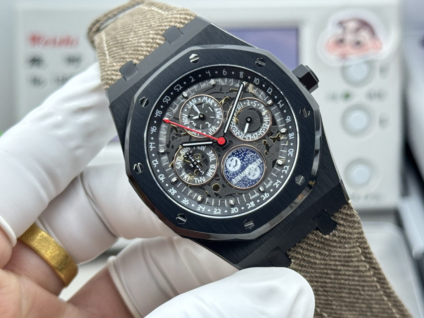 High Quality Replica Detail Shot