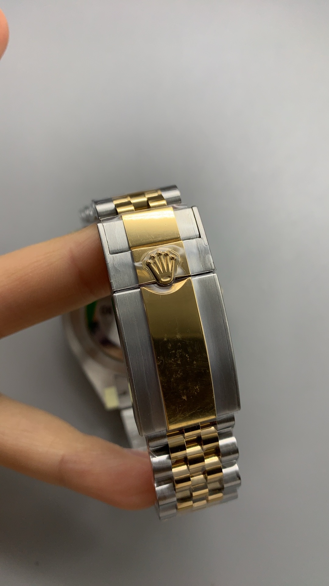 High Quality Replica Detail Shot