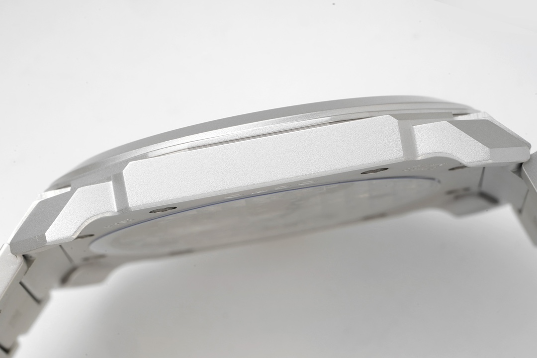 High Quality Replica Detail Shot