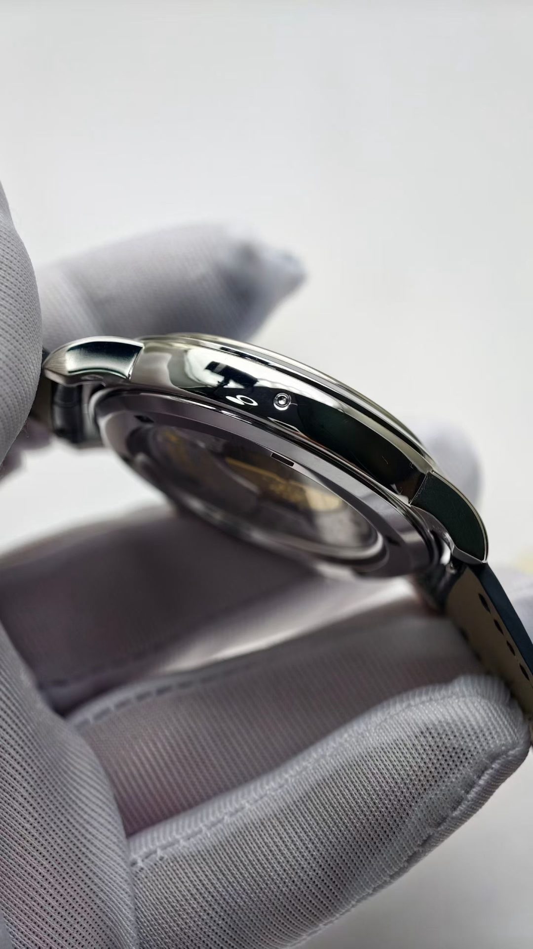 High Quality Replica Detail Shot