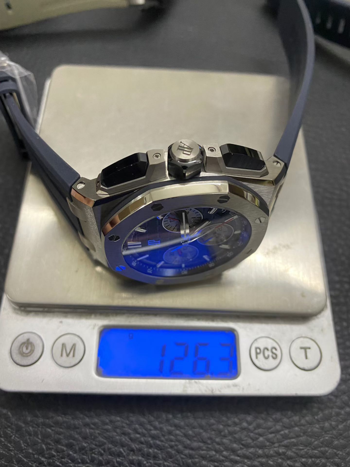 High Quality Replica Detail Shot