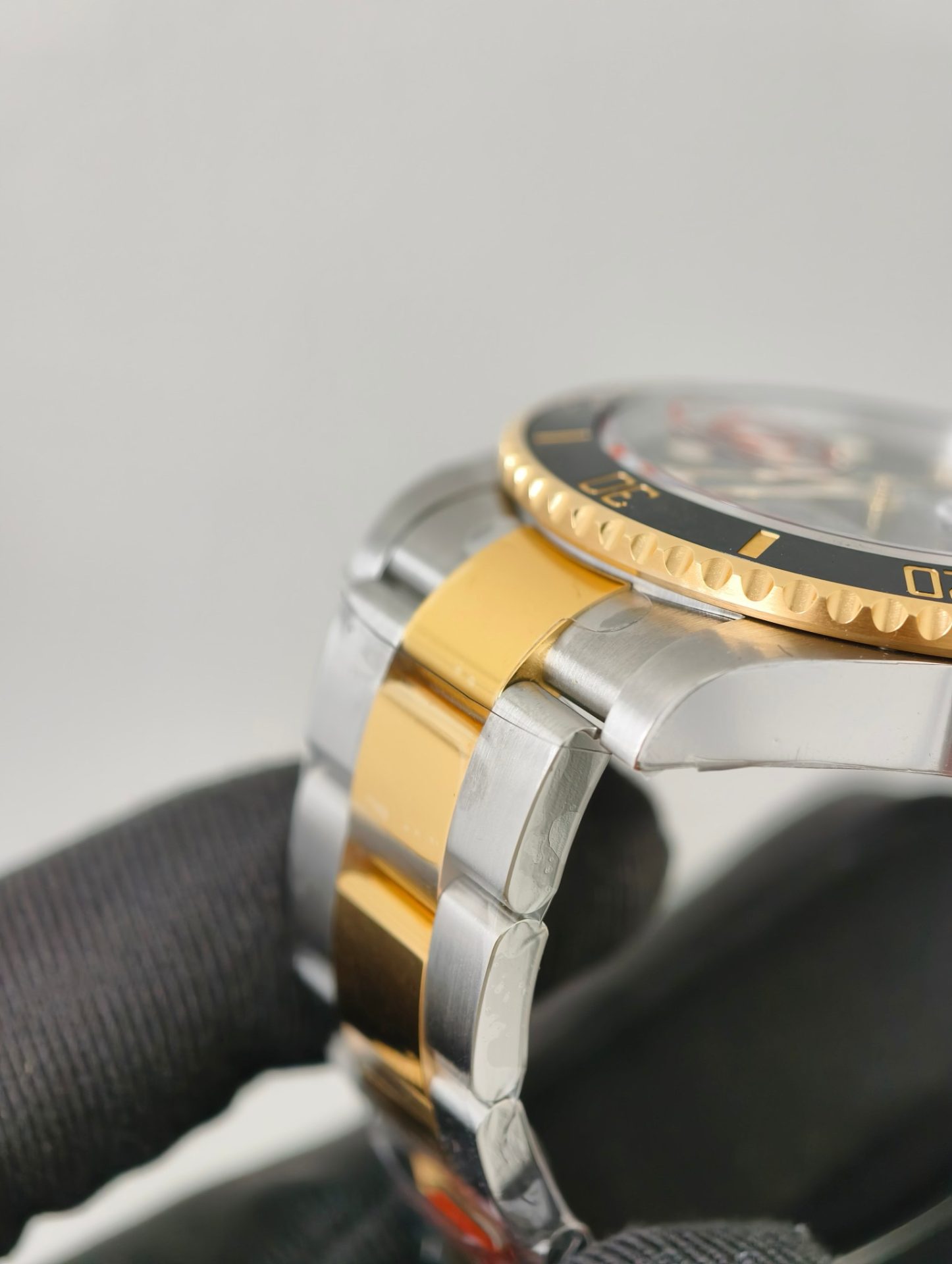 High Quality Replica Detail Shot