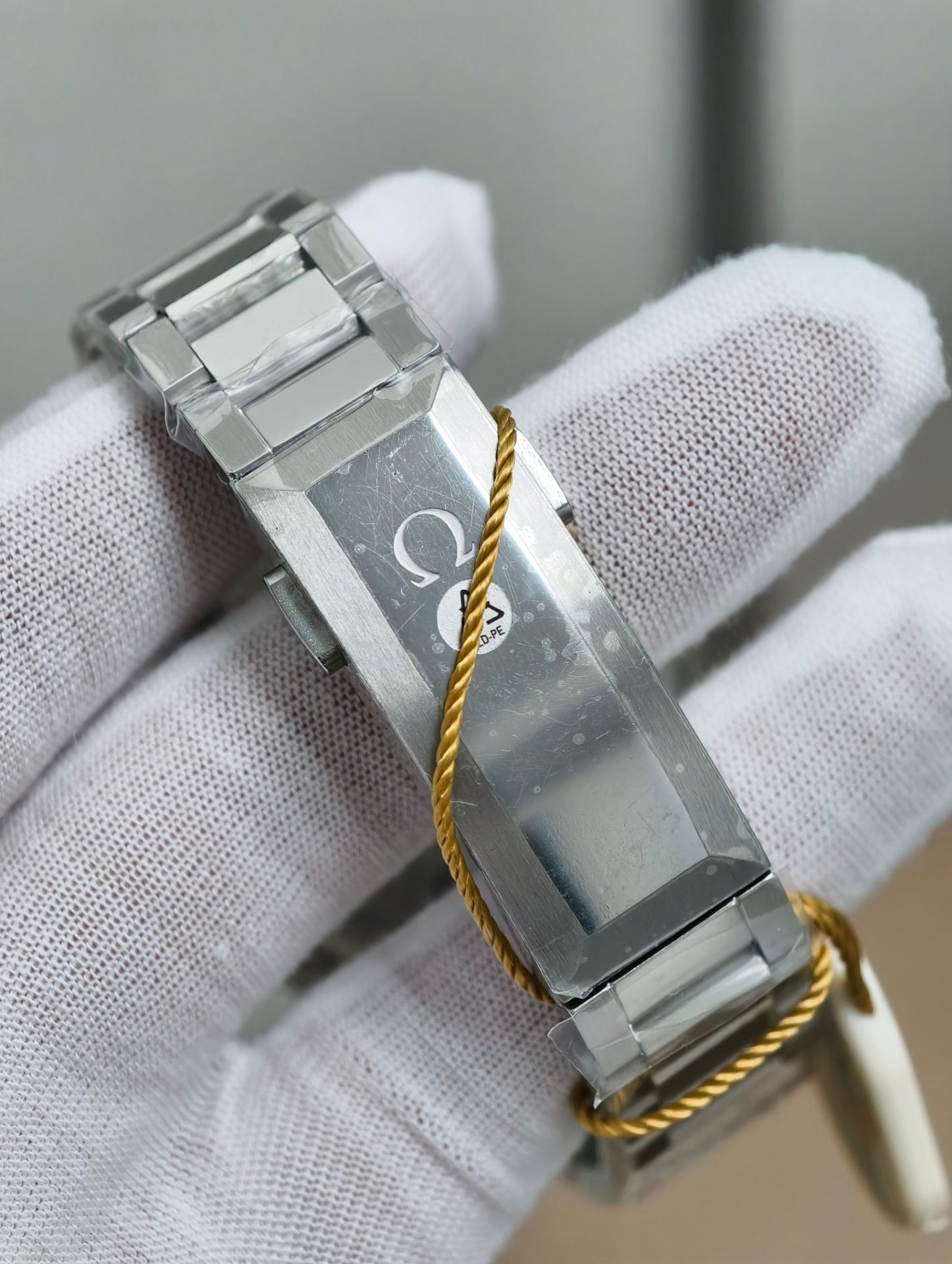 High Quality Replica Detail Shot