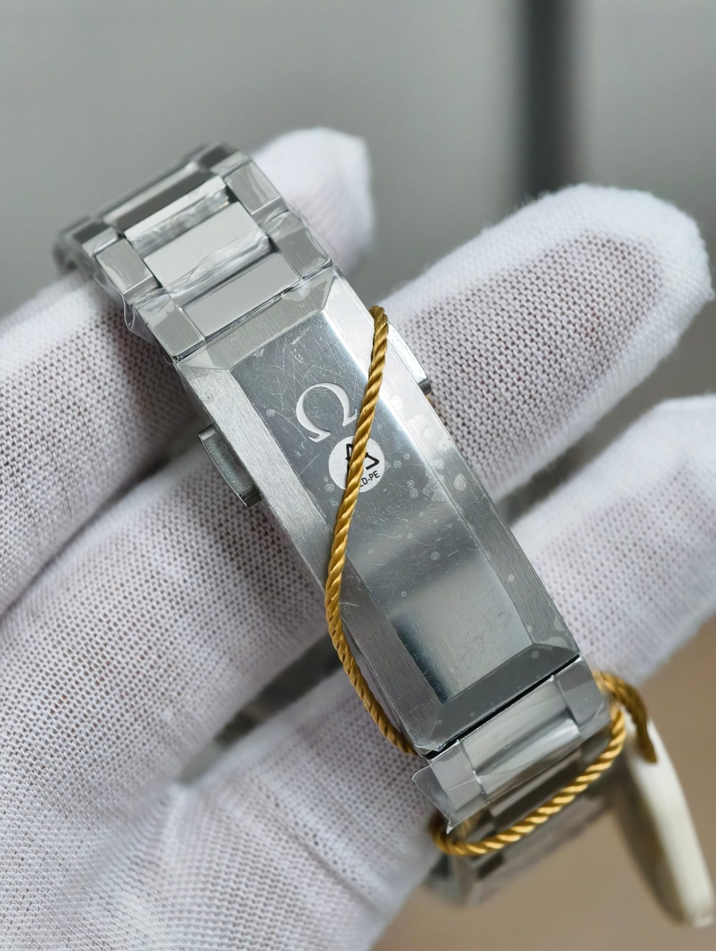 High Quality Replica Detail Shot