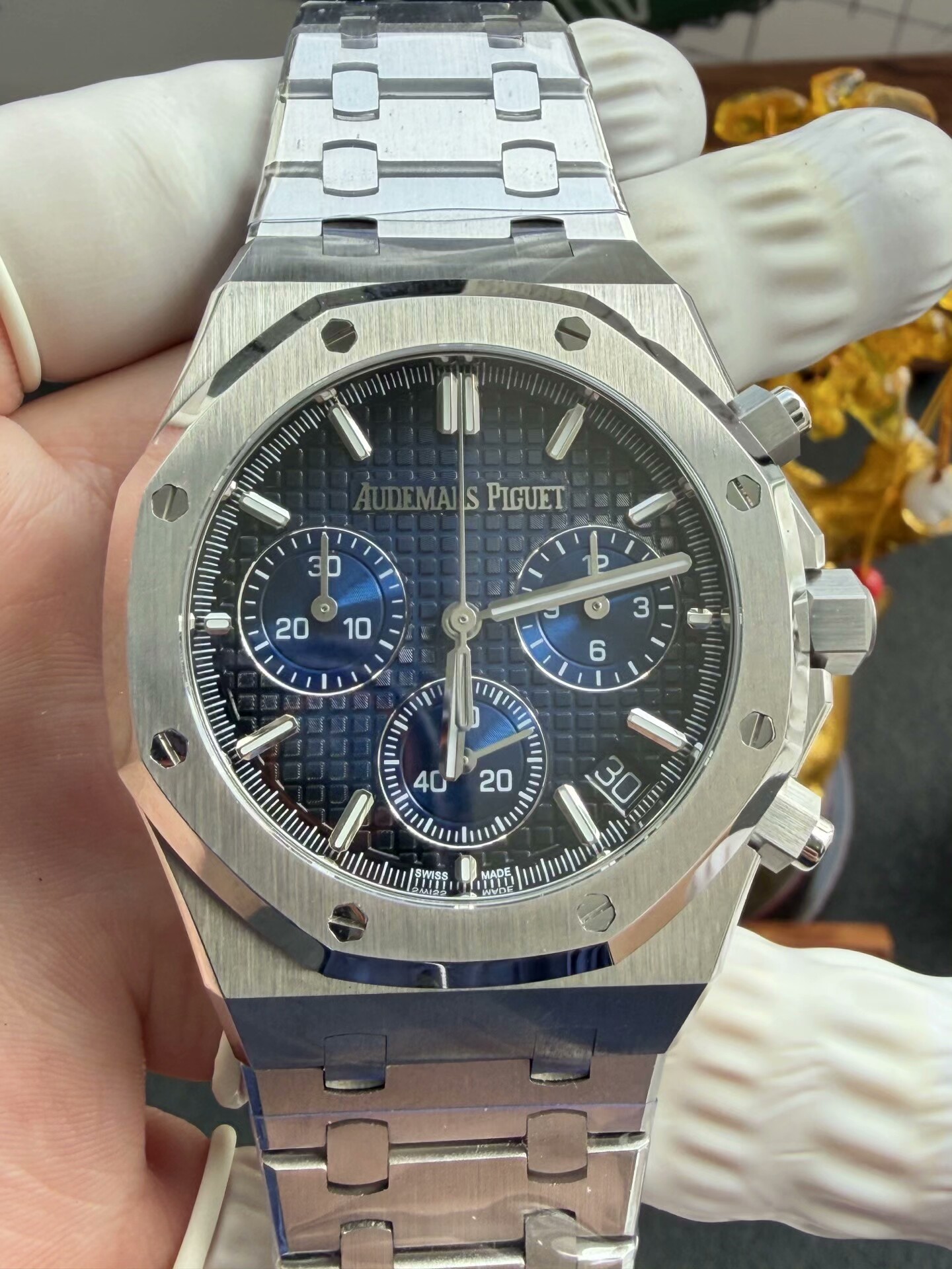 High Quality Replica Detail Shot