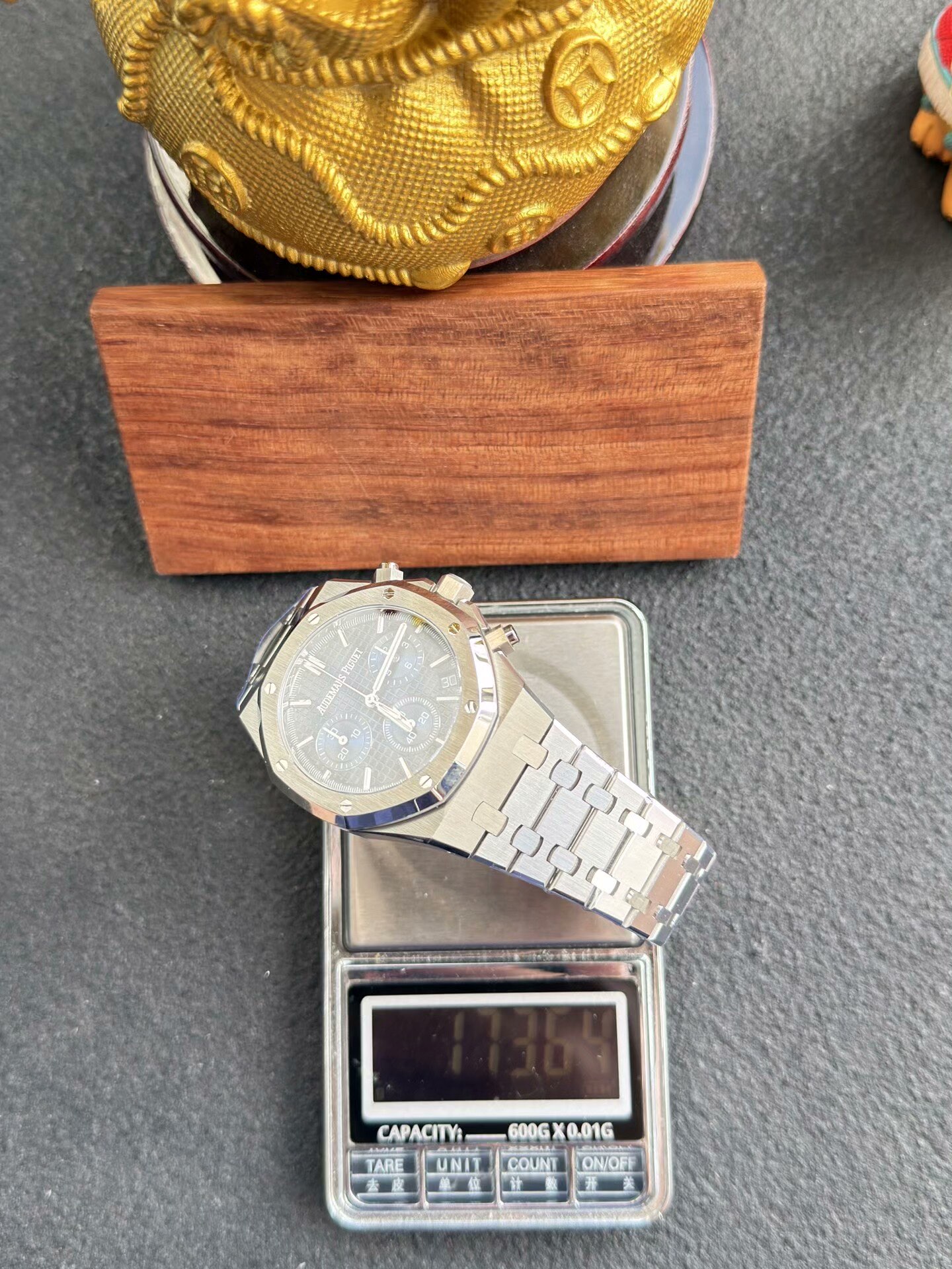 High Quality Replica Detail Shot