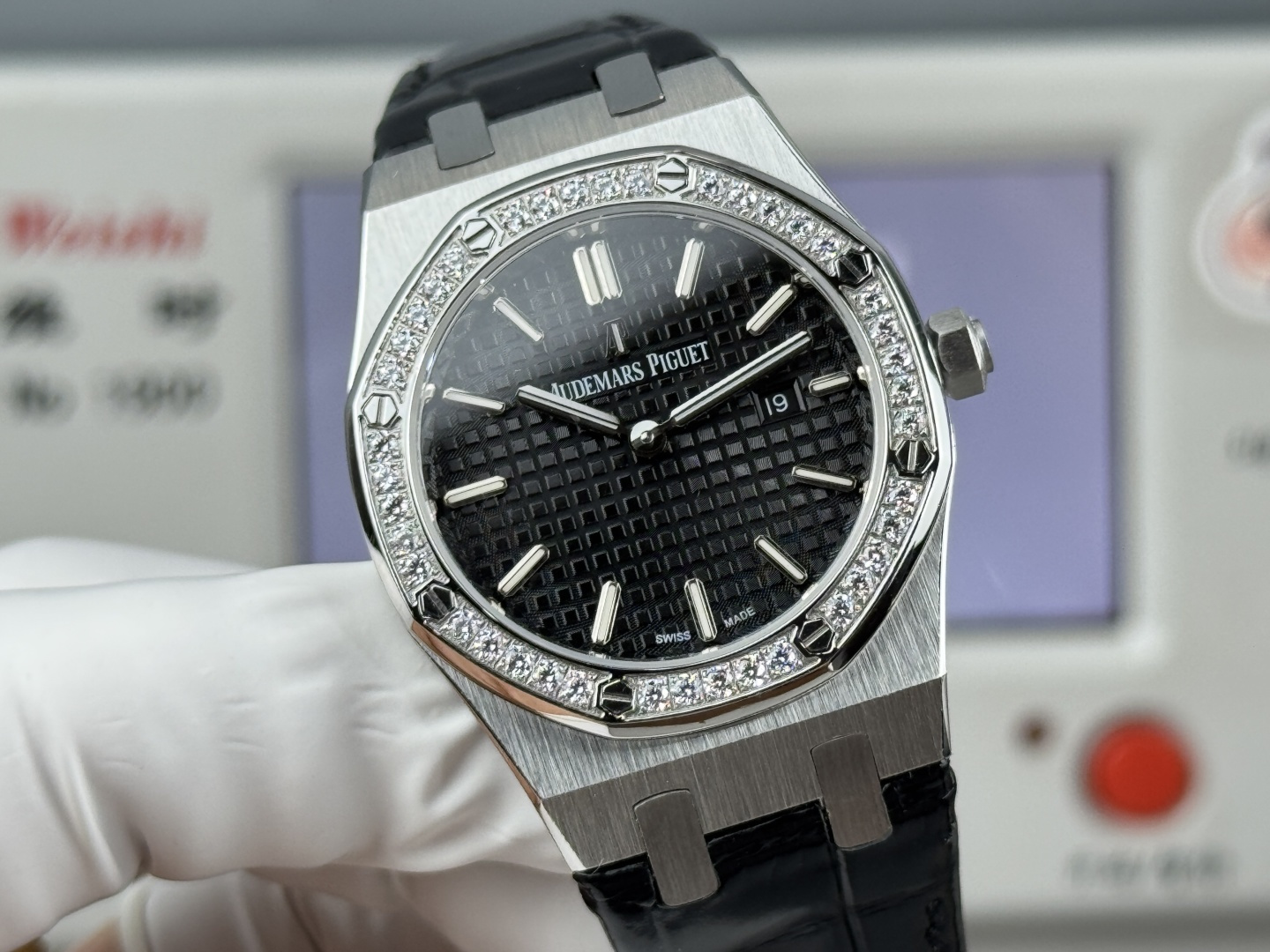 High Quality Replica Detail Shot