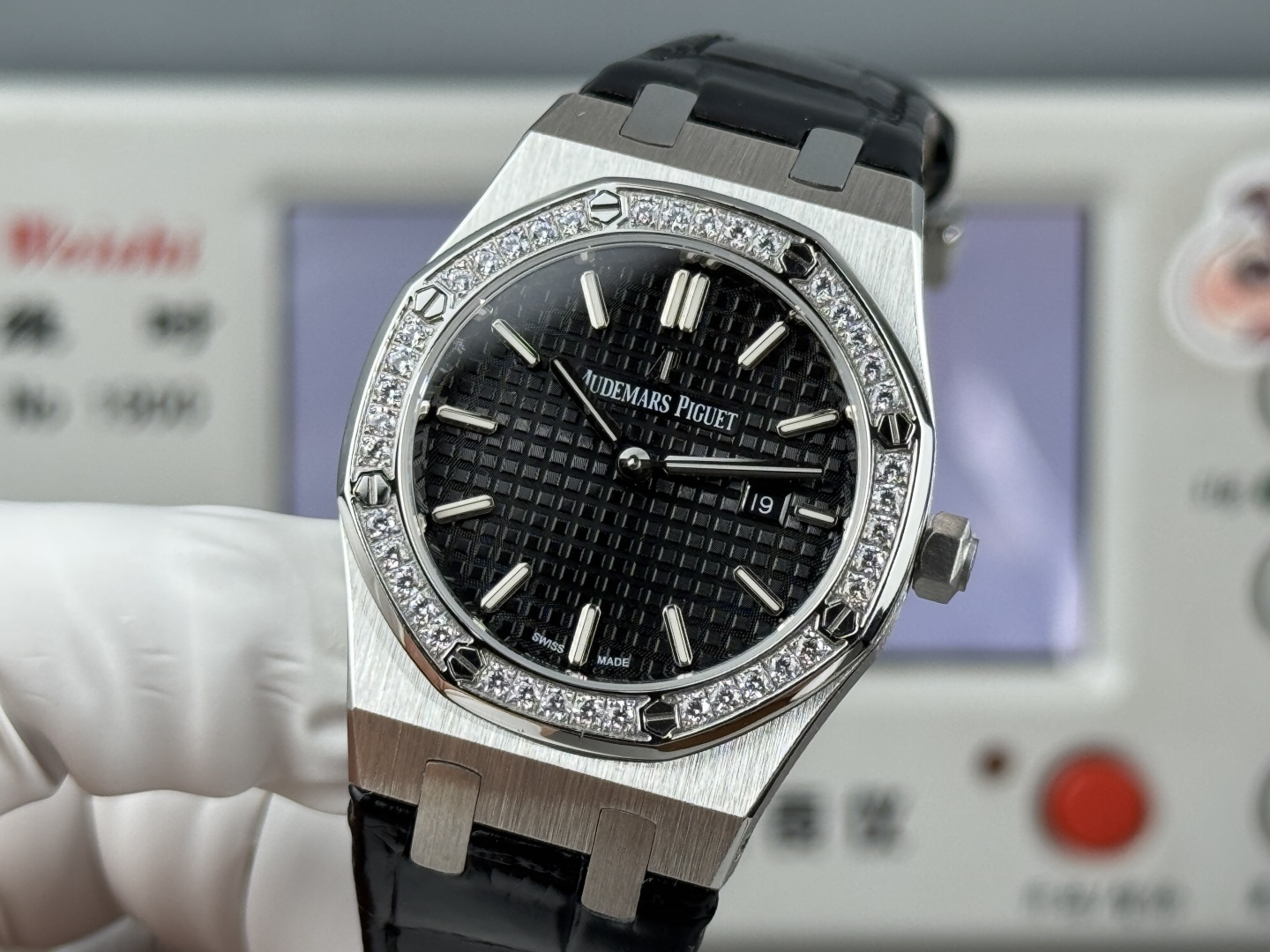 High Quality Replica Detail Shot