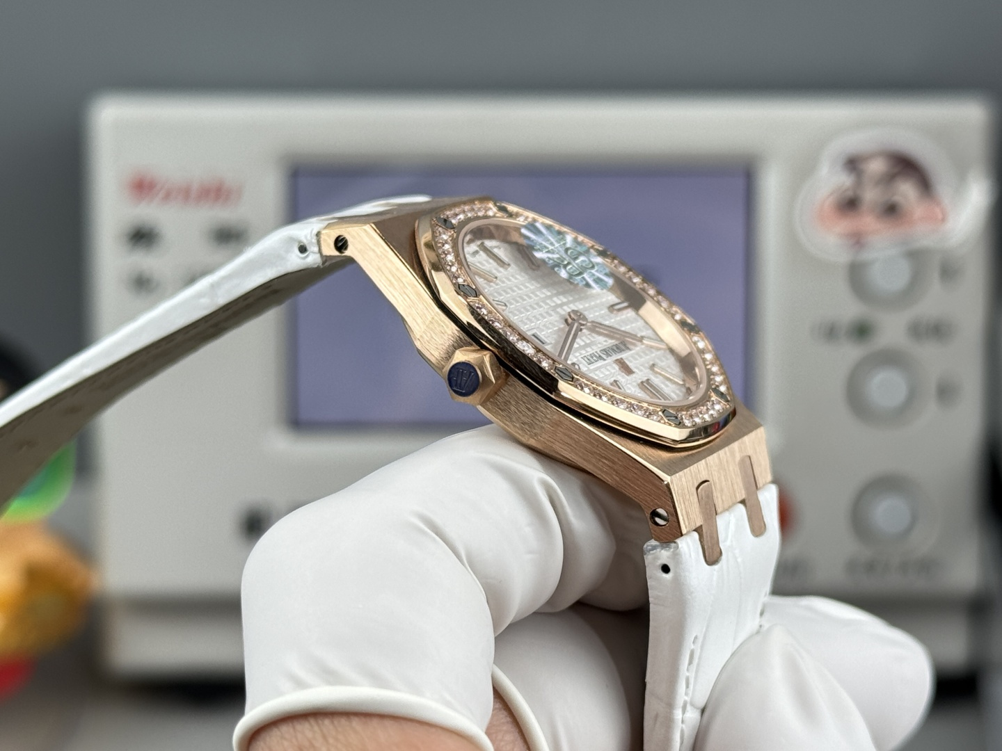 High Quality Replica Detail Shot