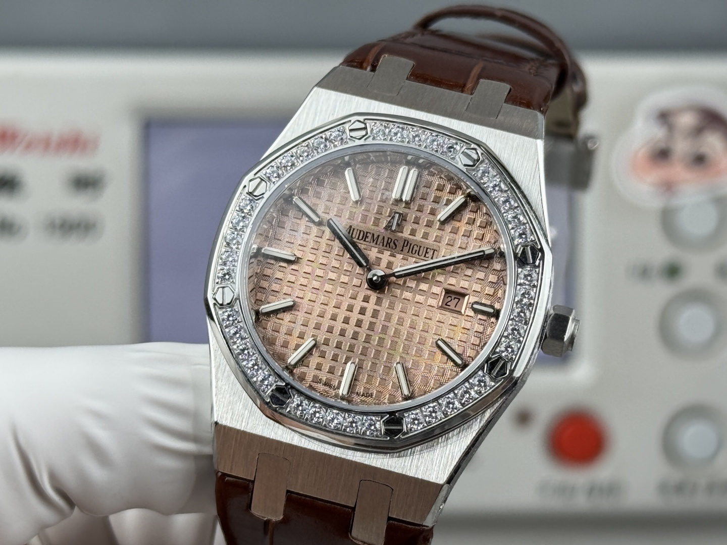 High Quality Replica Detail Shot