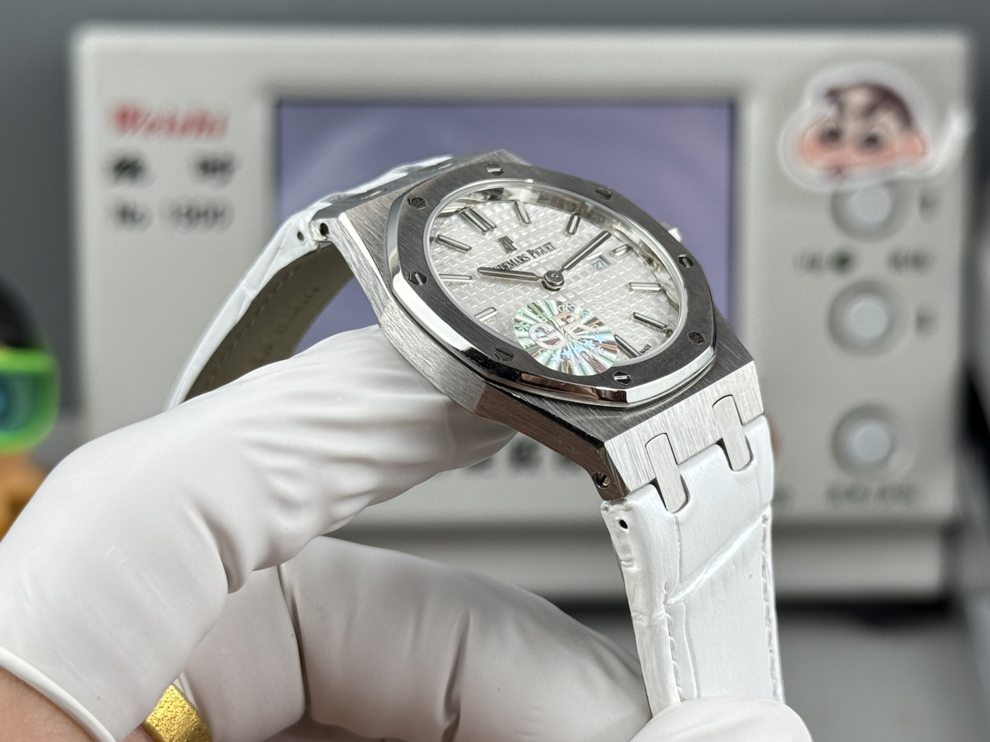 High Quality Replica Detail Shot