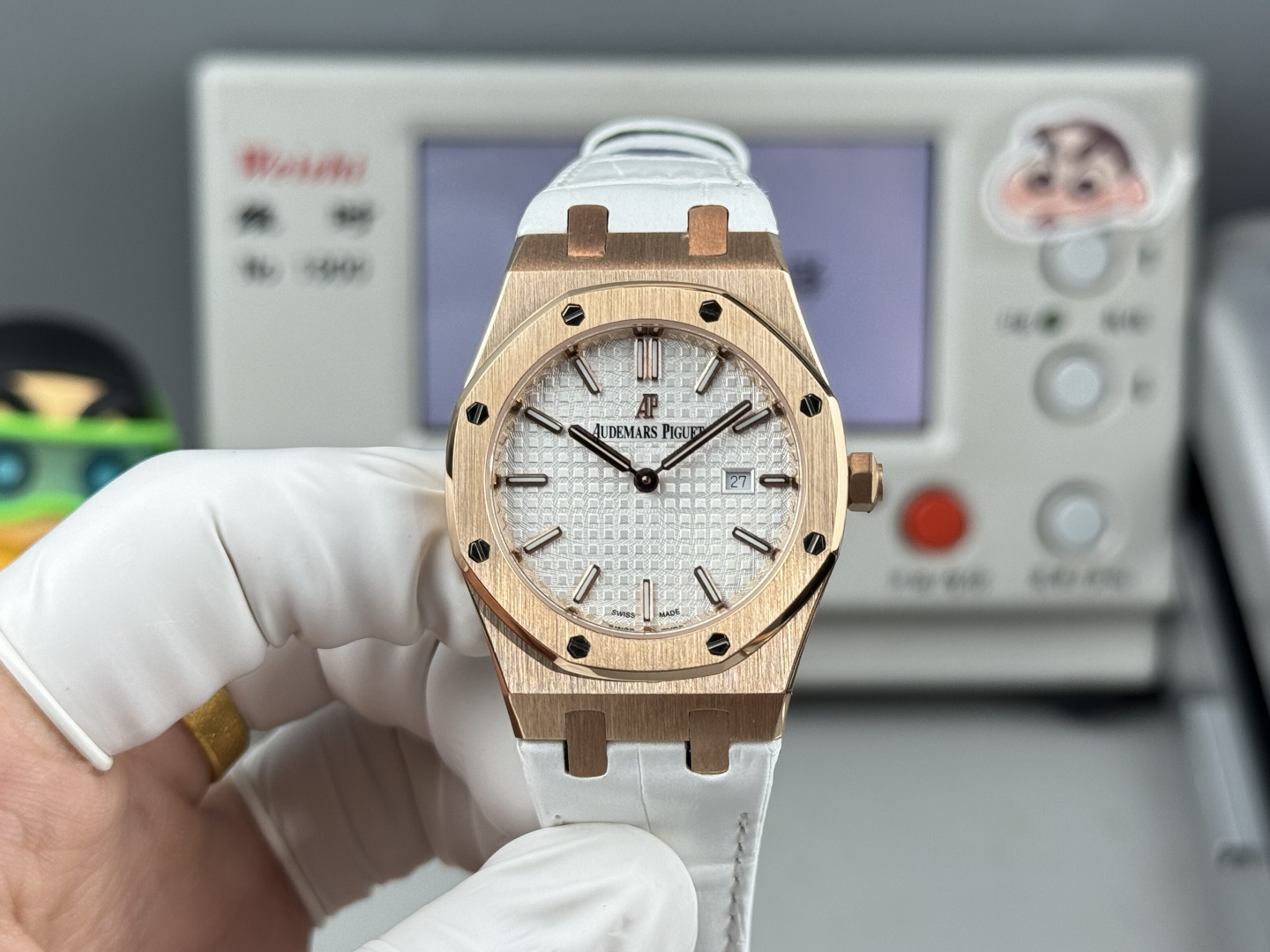 High Quality Replica Detail Shot