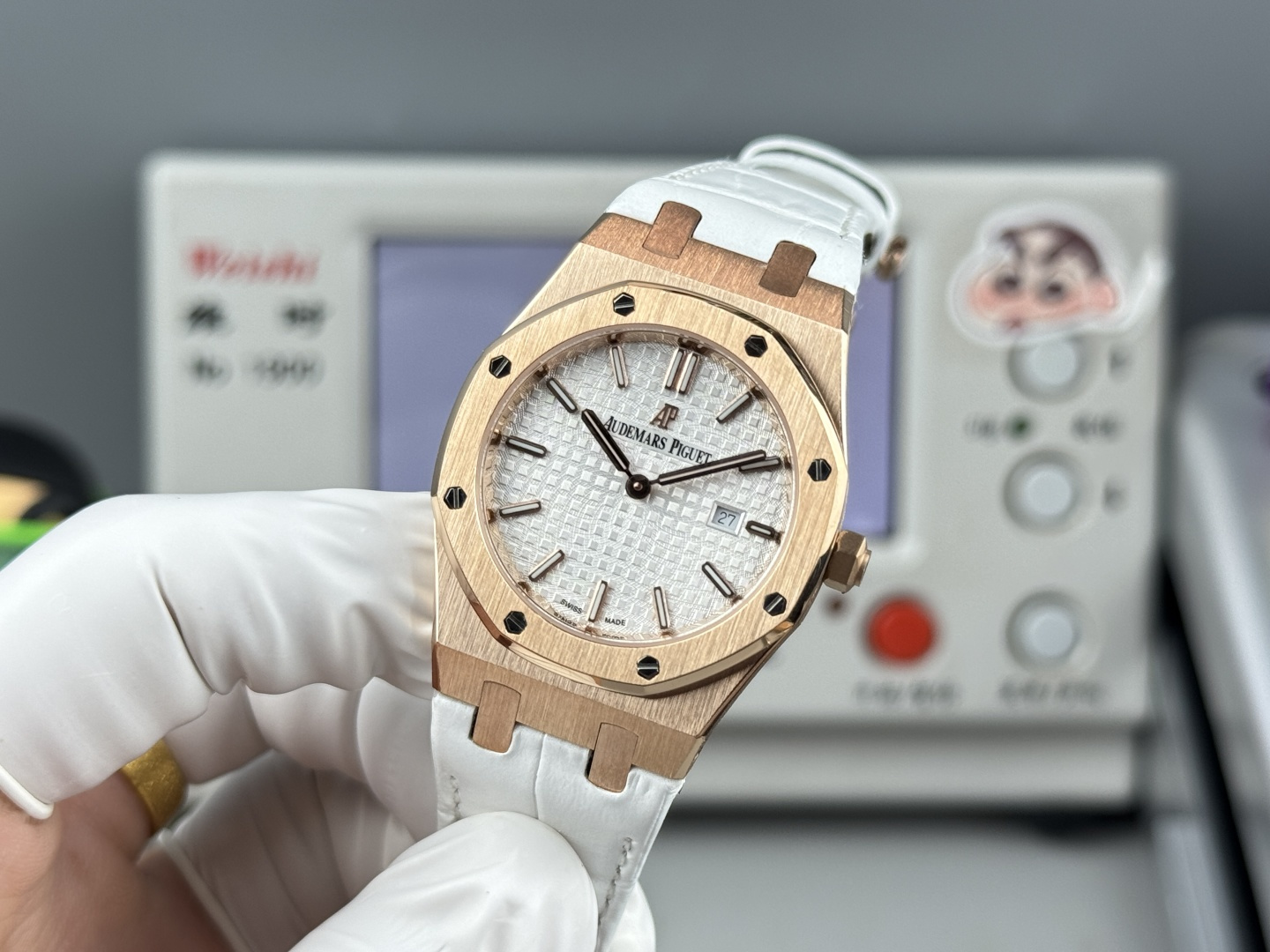 High Quality Replica Detail Shot