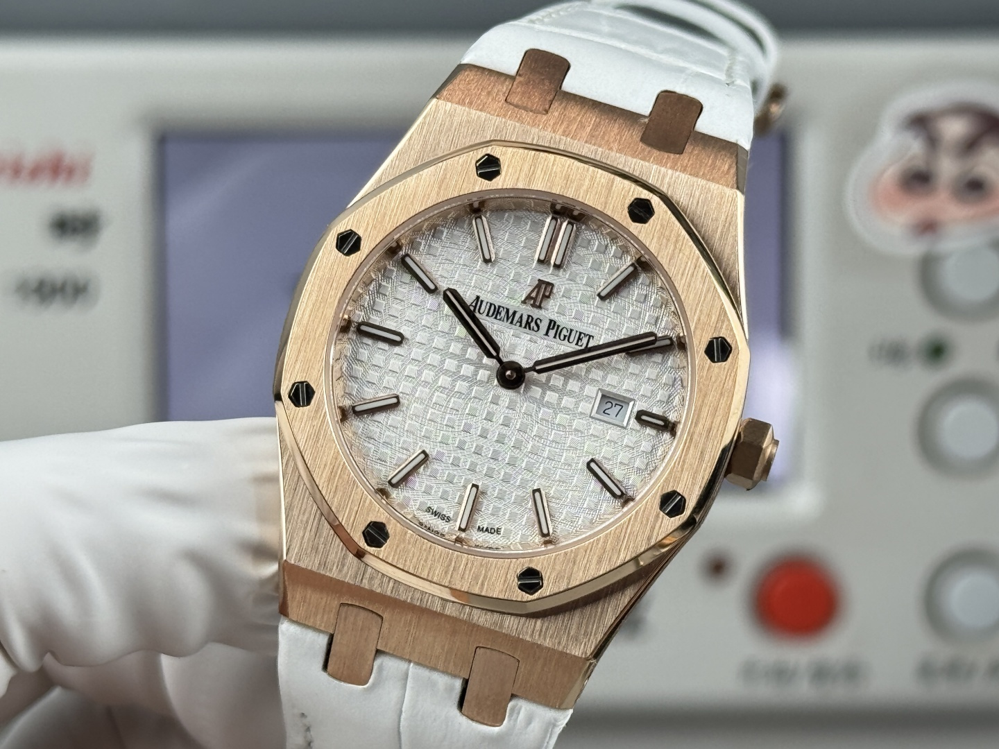 High Quality Replica Detail Shot