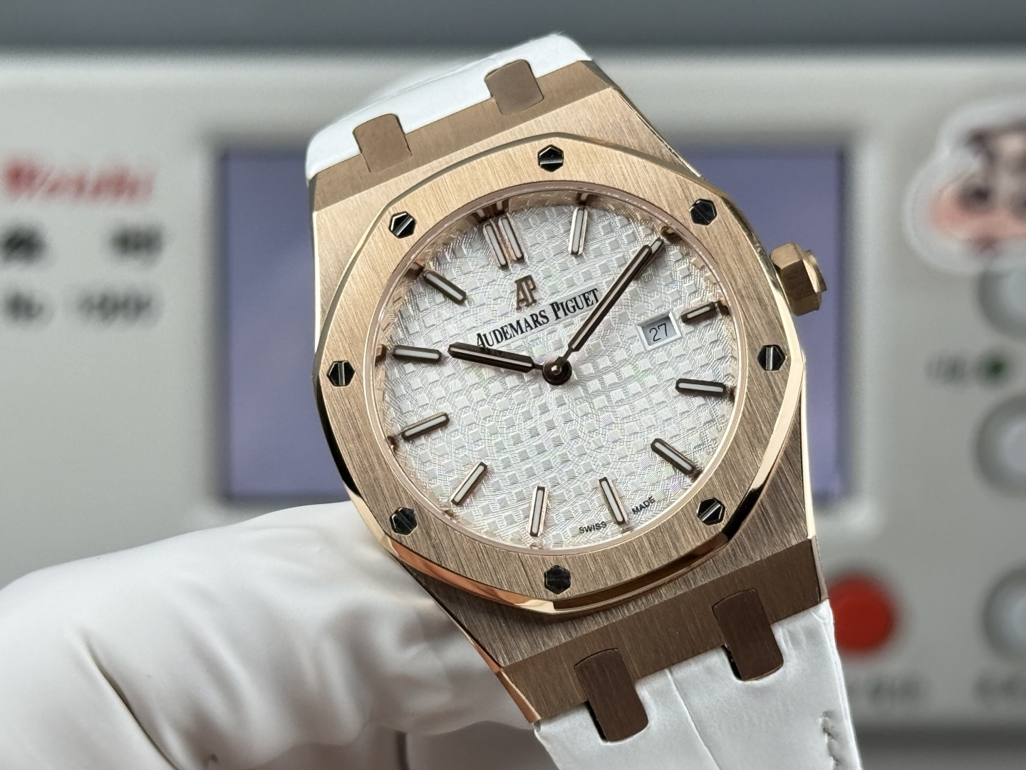 High Quality Replica Detail Shot