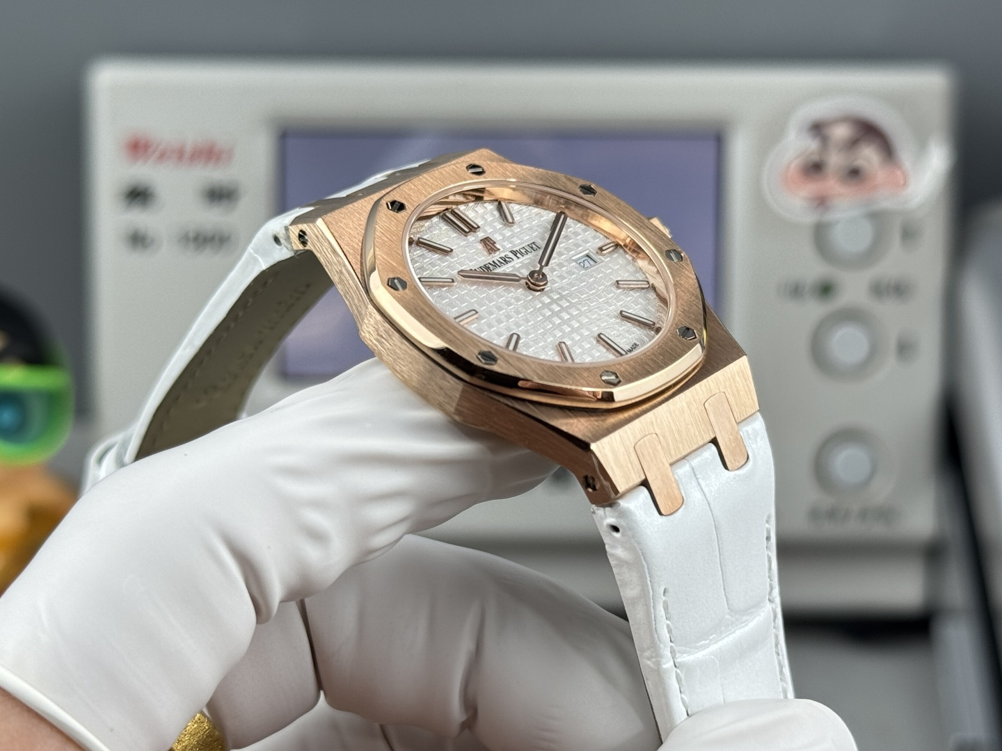 High Quality Replica Detail Shot