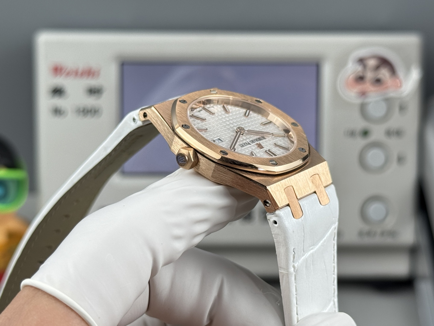 High Quality Replica Detail Shot