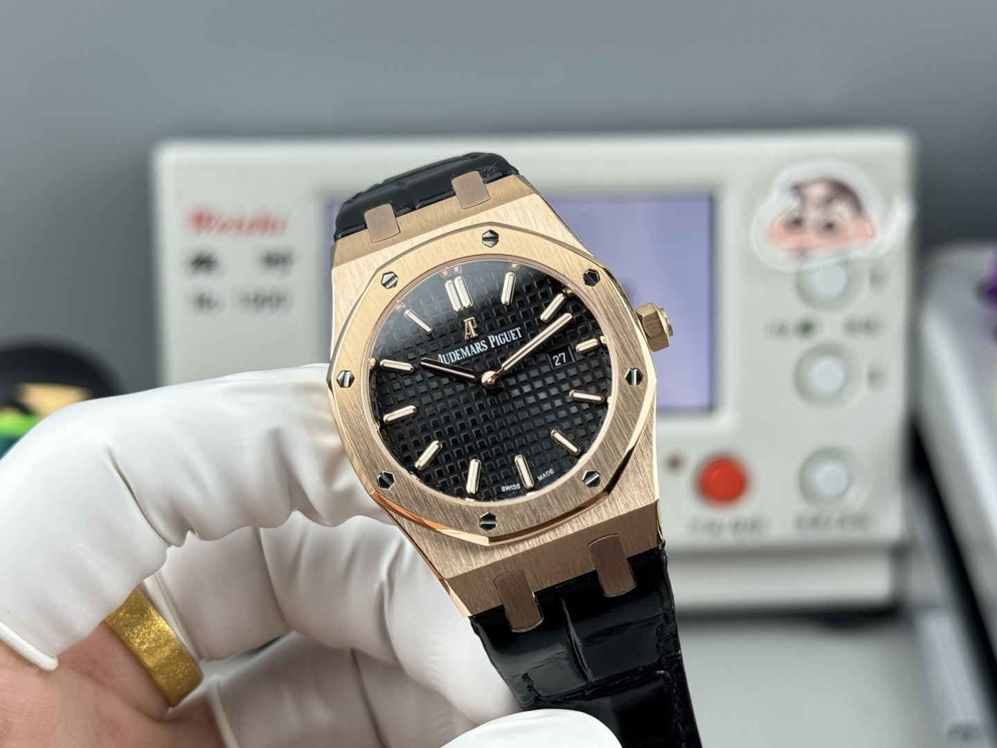 High Quality Replica Detail Shot