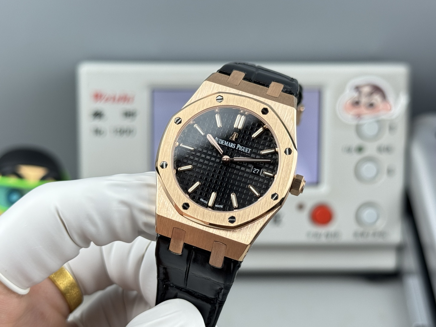 High Quality Replica Detail Shot